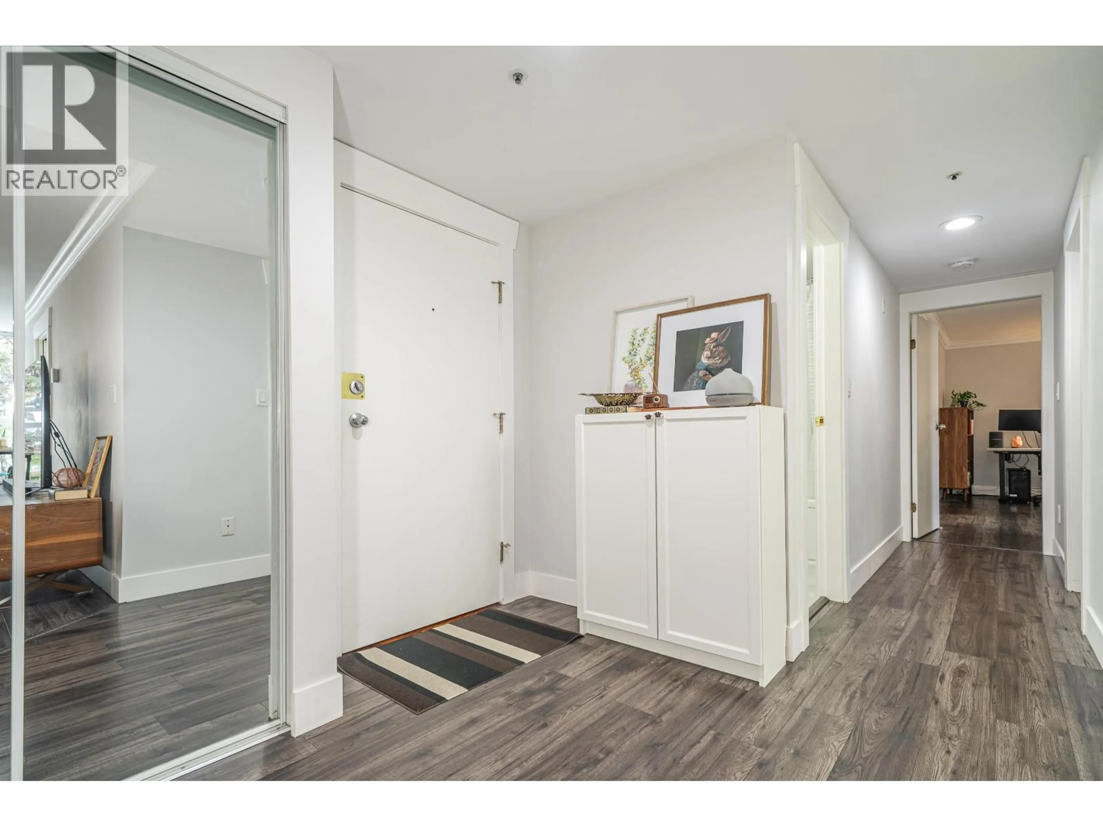 Indoor entryway for 304 - 7700 GILBERT ROAD, Richmond British Columbia V7C3W2