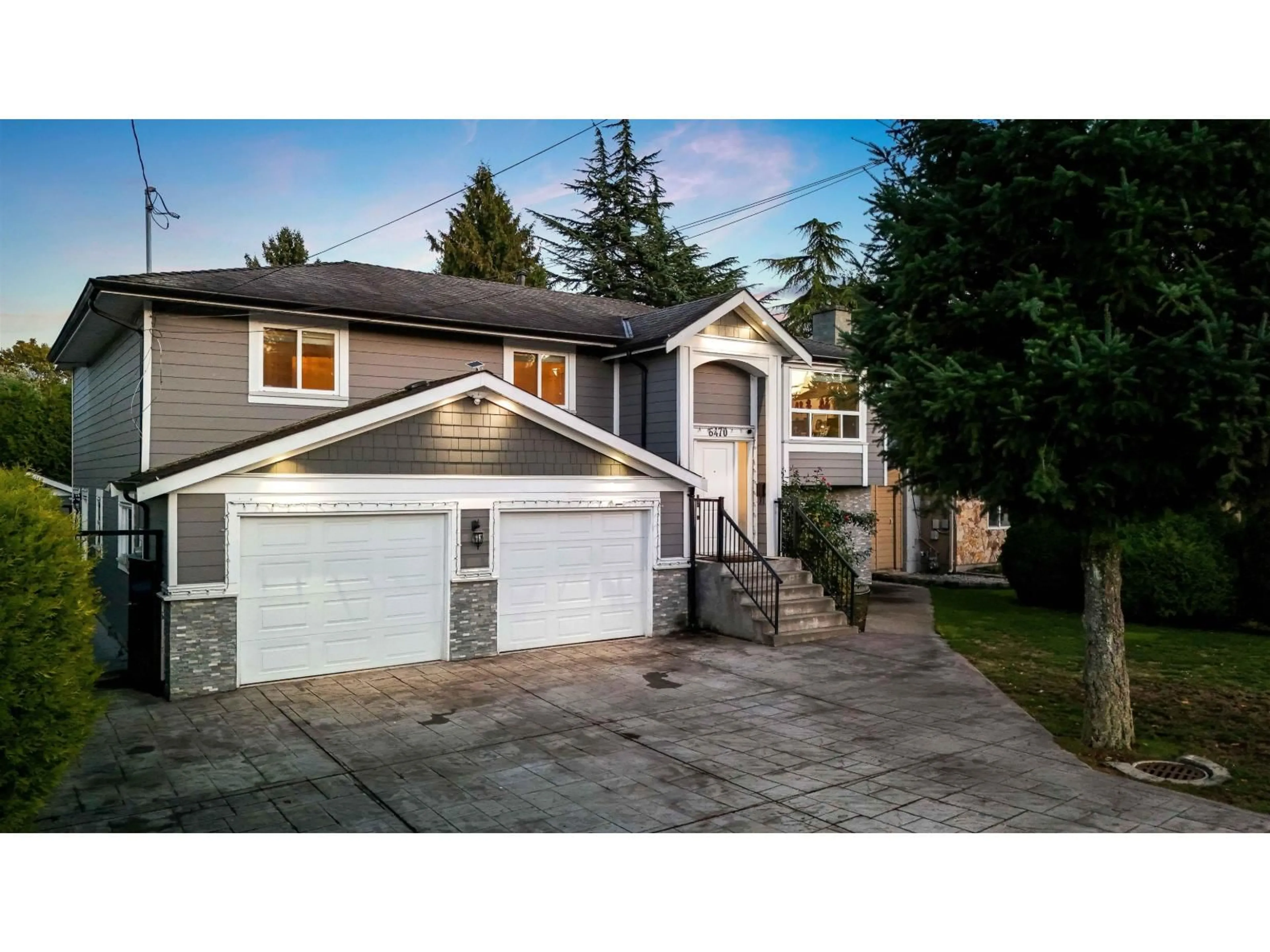 Home with vinyl exterior material, street for 6470 130, Surrey British Columbia V3W4J1