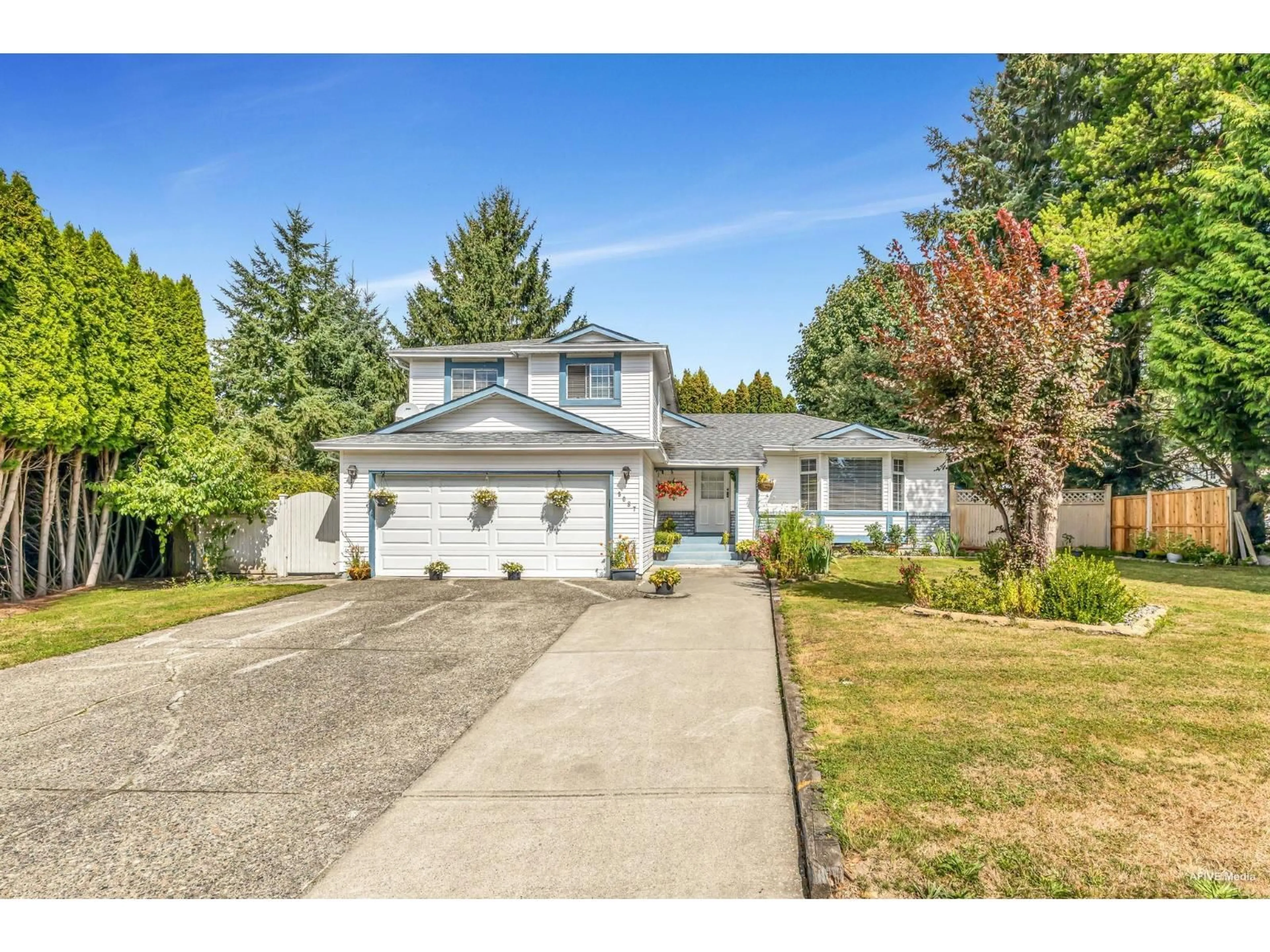 Home with vinyl exterior material, street for 9087 144, Surrey British Columbia V3V5Z8