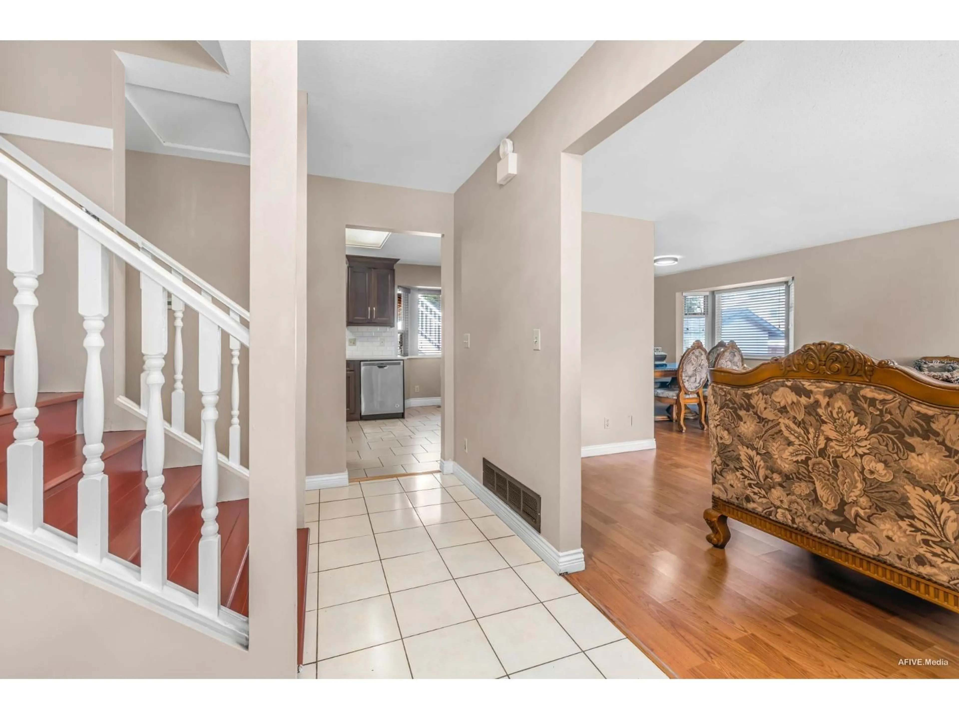 Indoor entryway for 9087 144, Surrey British Columbia V3V5Z8