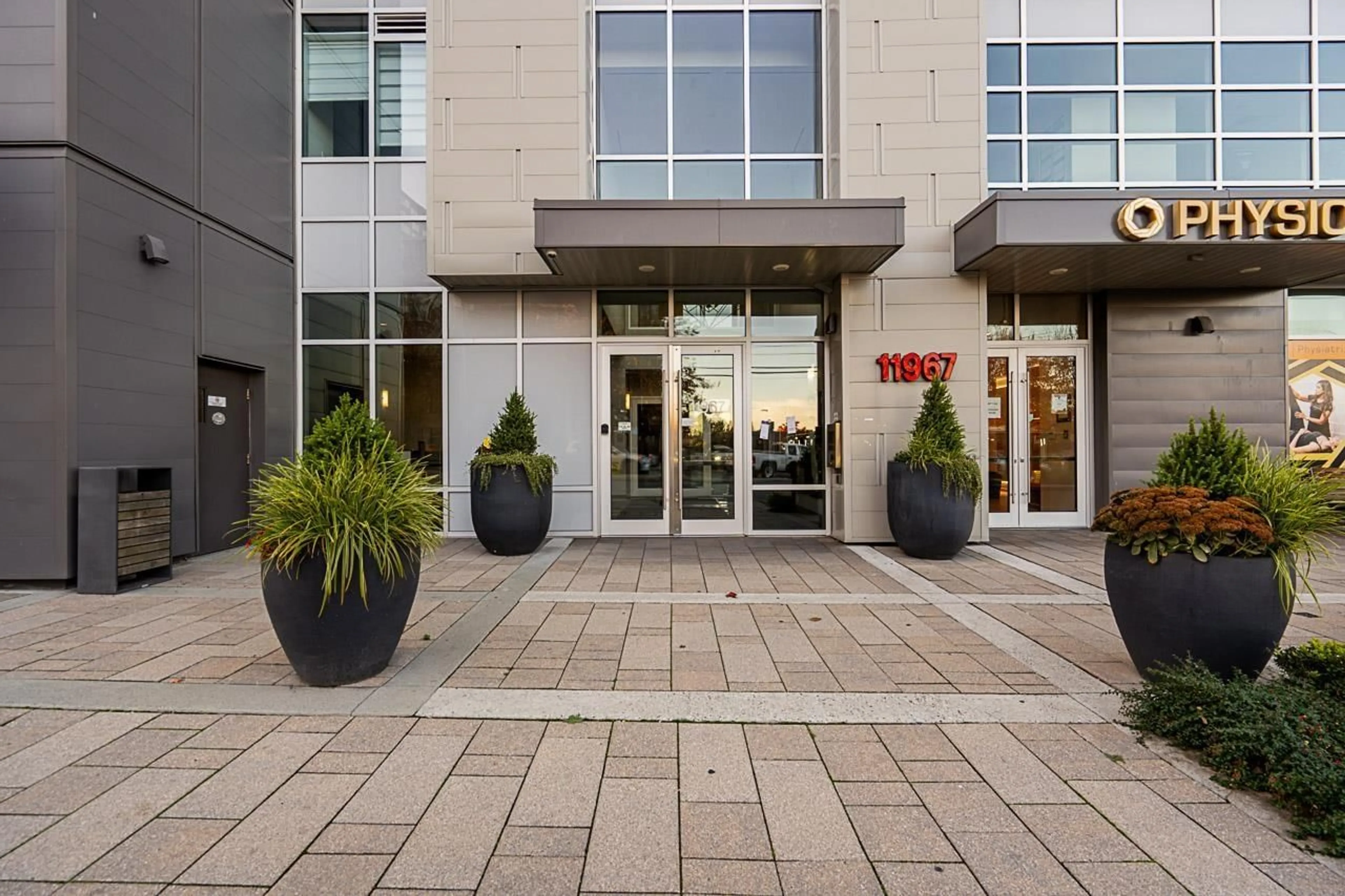 Patio, building for 1206 - 11967 80, Delta British Columbia V4C0E2