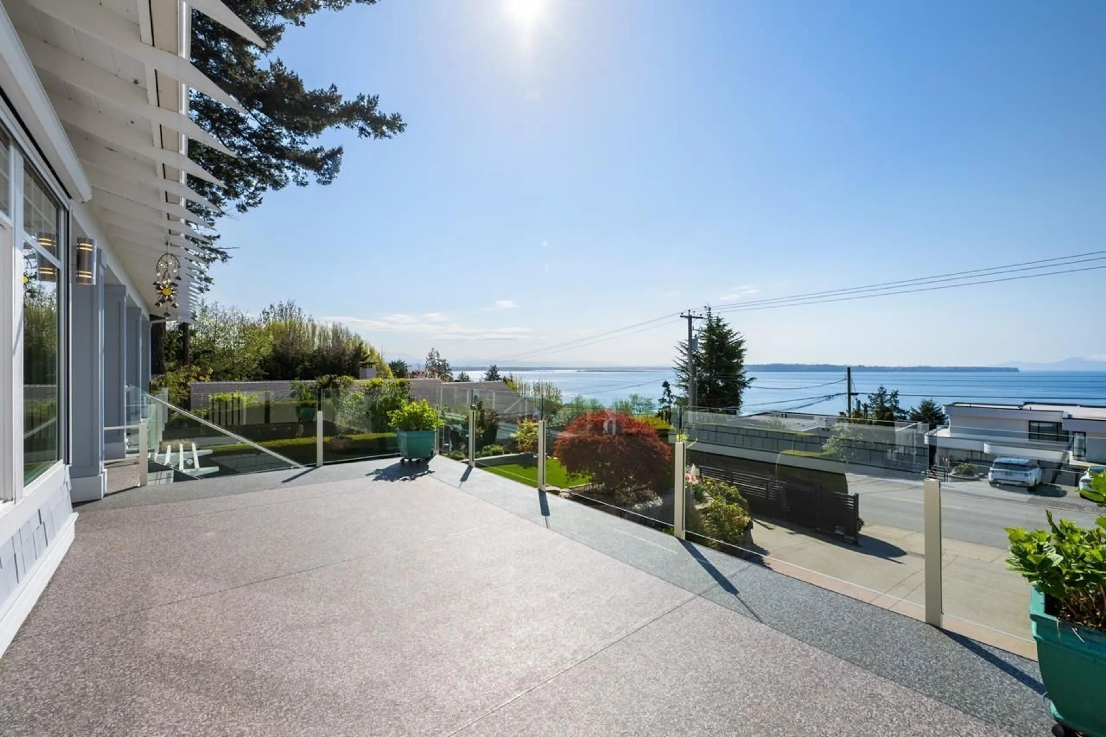 Patio, water/lake/river/ocean view for 14213 MARINE, White Rock British Columbia V4B1A9