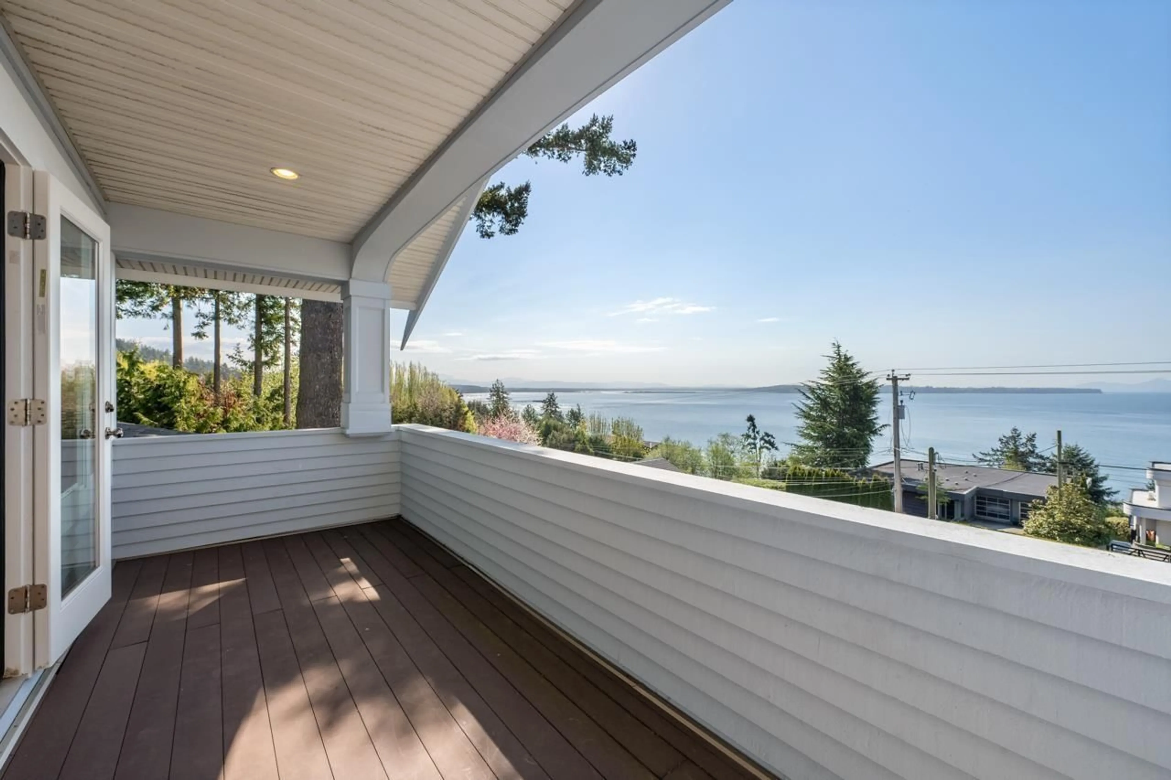 Patio, water/lake/river/ocean view for 14213 MARINE, White Rock British Columbia V4B1A9