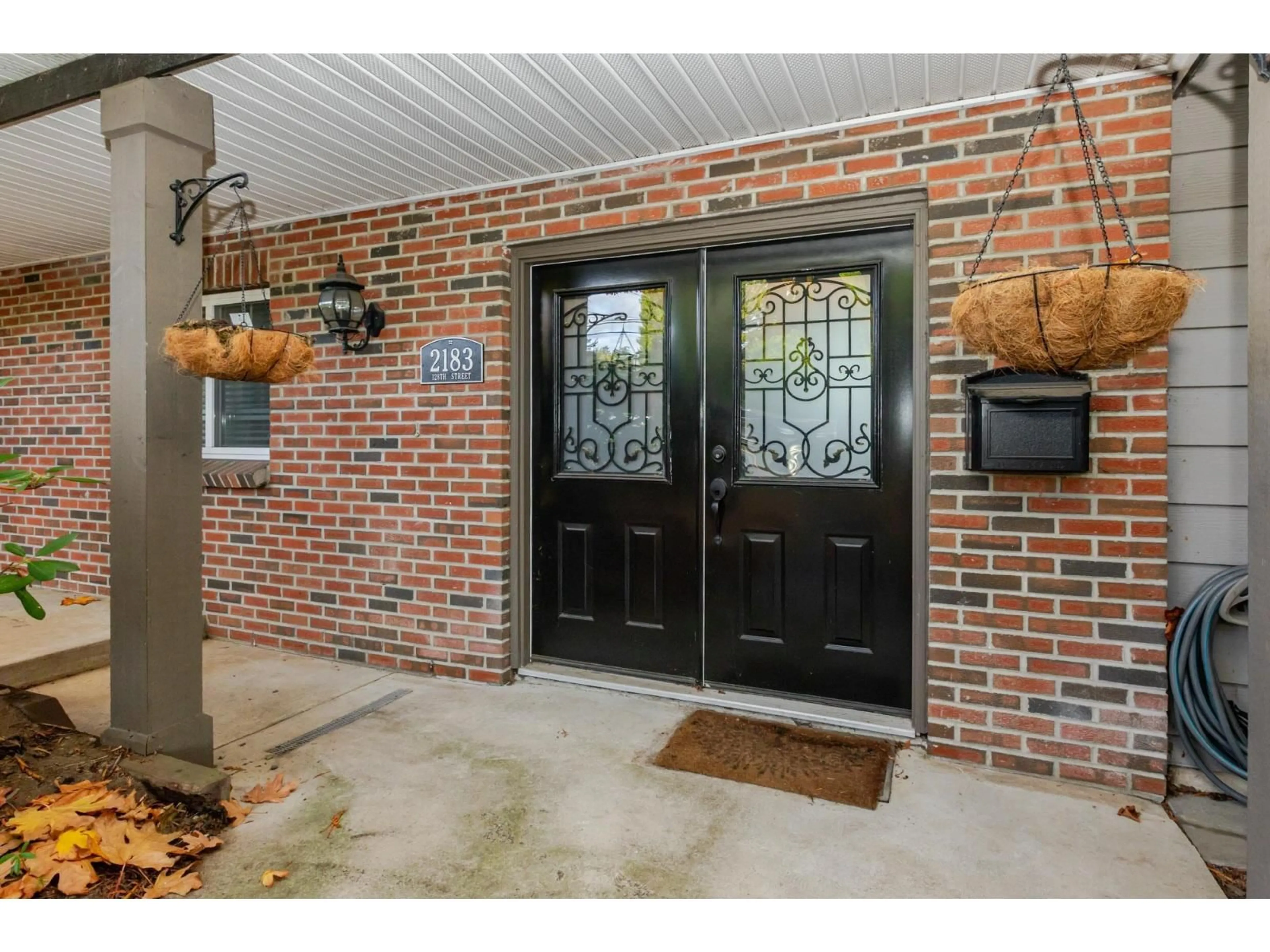 Indoor entryway for 2183 128, Surrey British Columbia V4A3V7