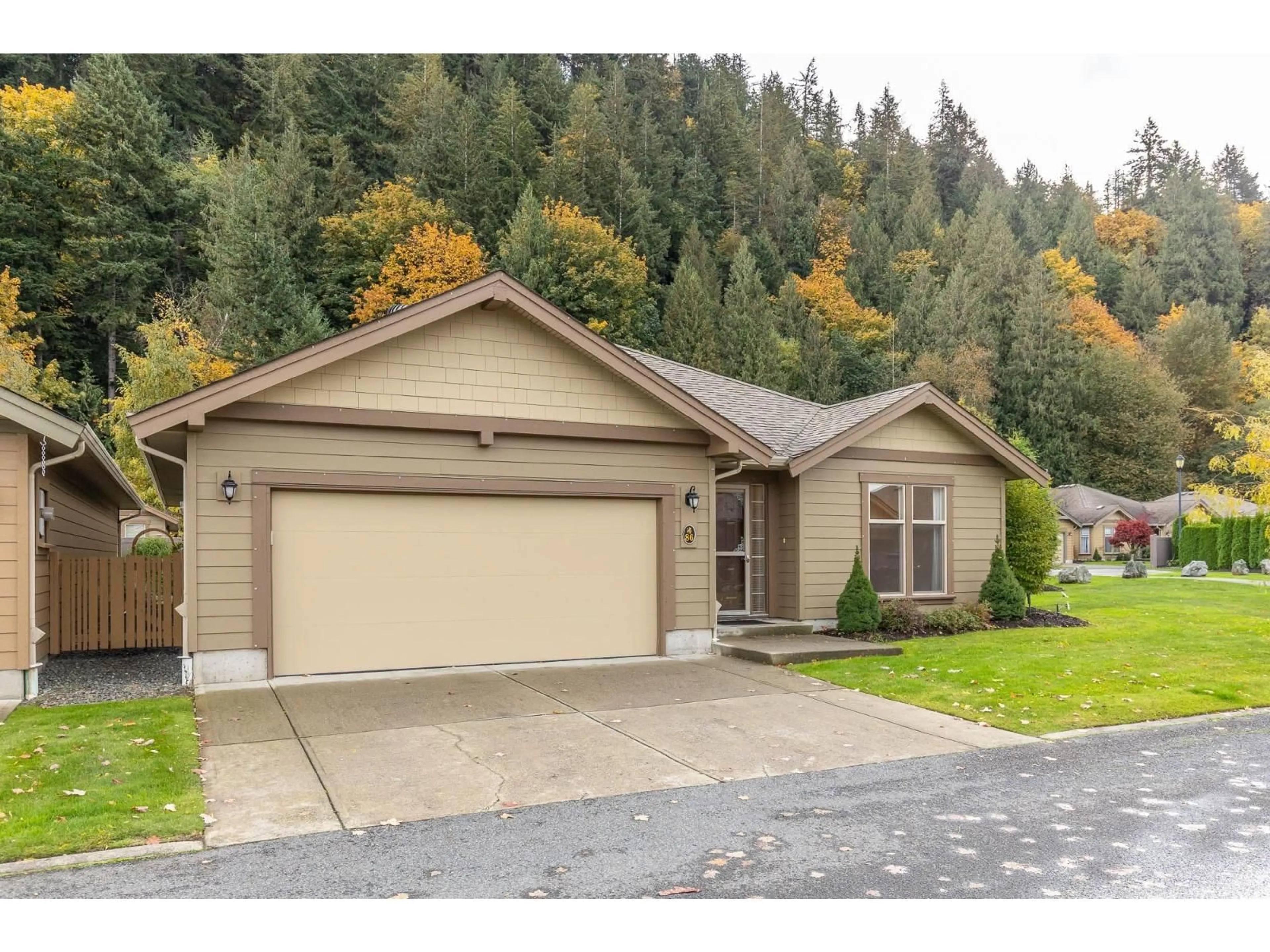Home with vinyl exterior material, street for 86 - 46000 THOMAS ROAD, Chilliwack British Columbia V2R5W6