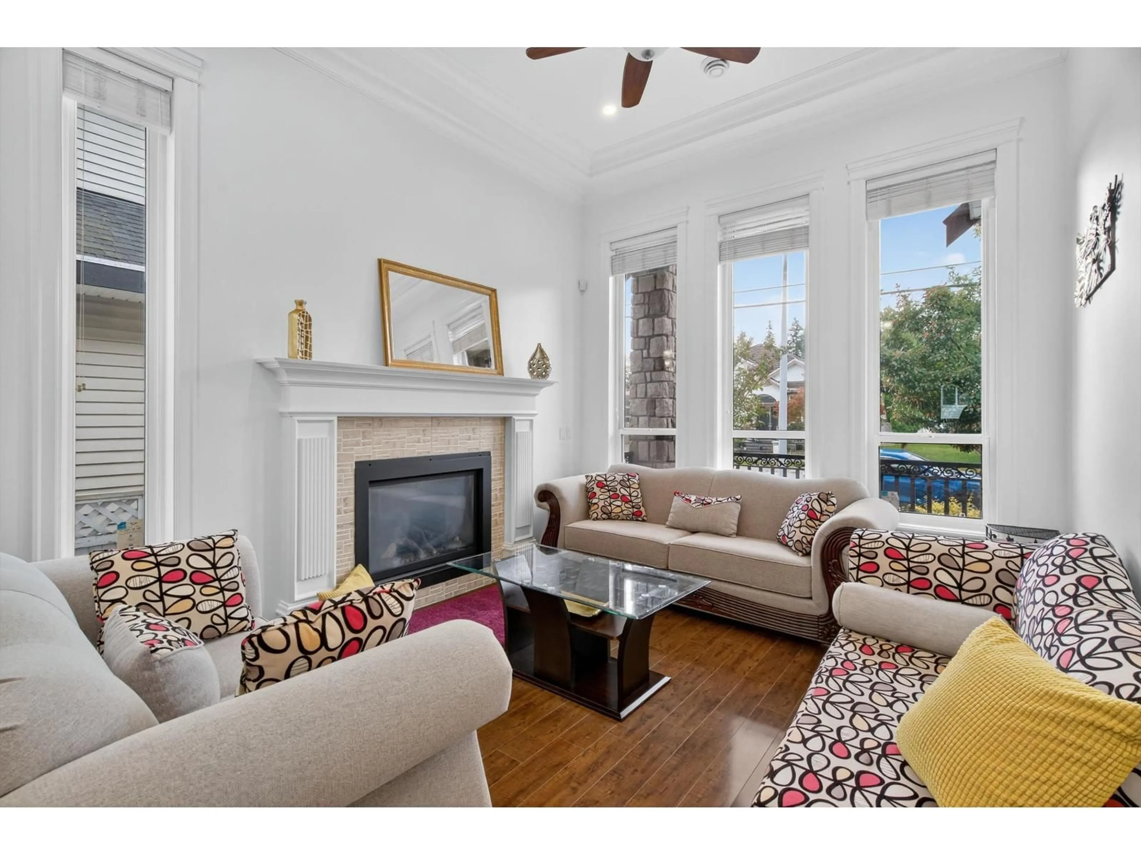 Living room with furniture, unknown for 13255 62, Surrey British Columbia V3X2H7