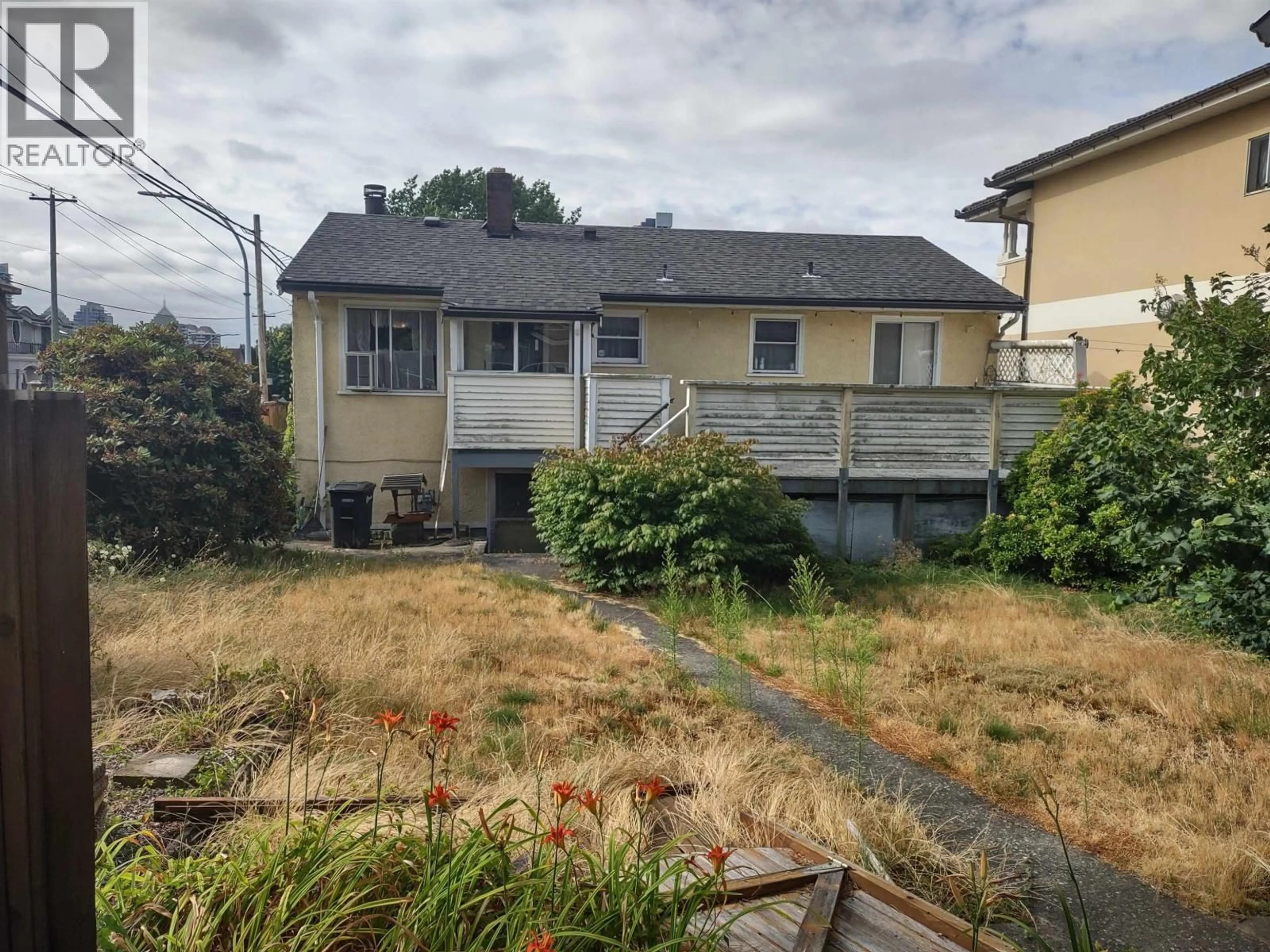A pic from outside/outdoor area/front of a property/back of a property/a pic from drone, unknown for 4195 WILLIAM STREET, Burnaby British Columbia V5C3J5