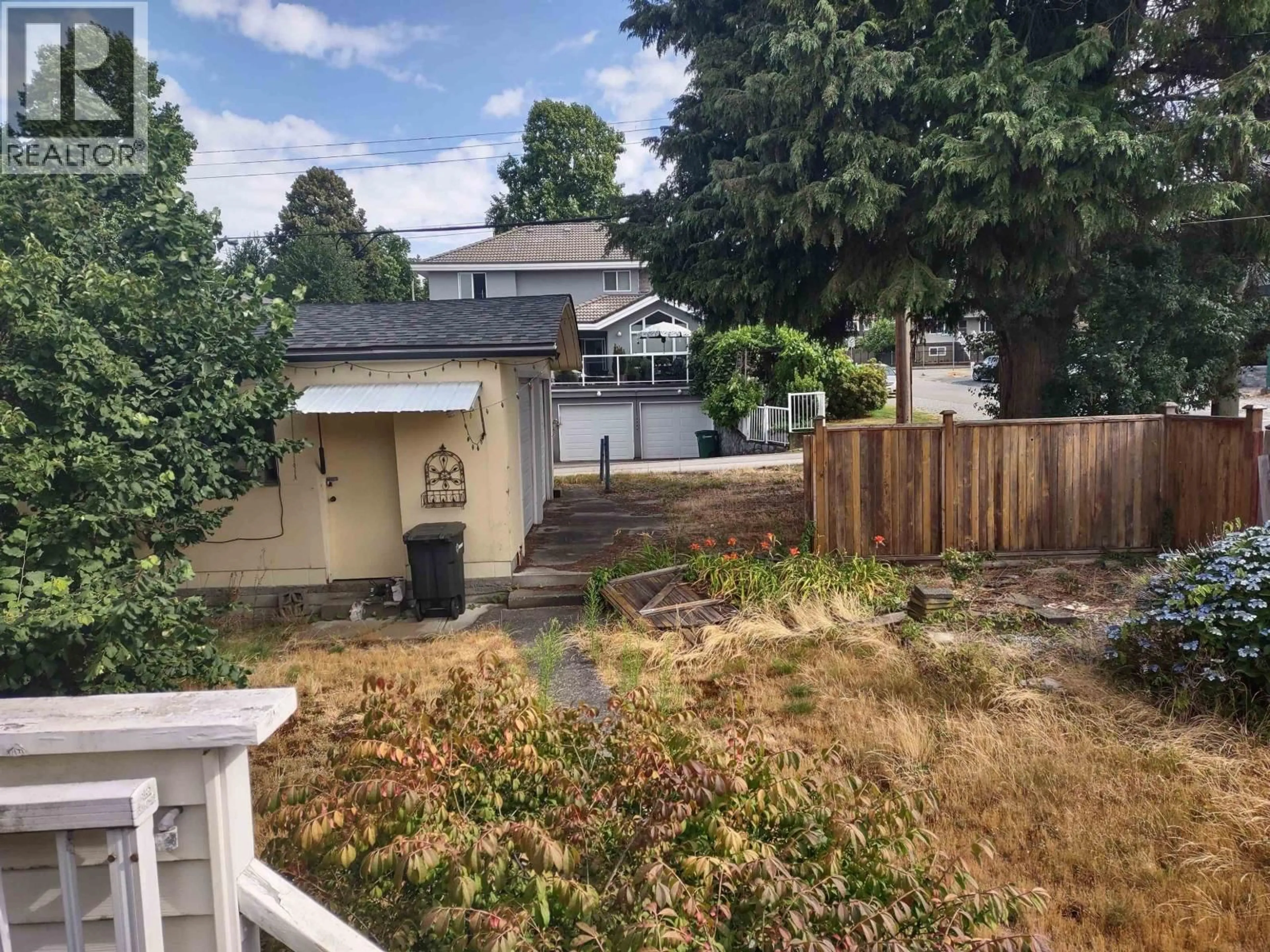 A pic from outside/outdoor area/front of a property/back of a property/a pic from drone, street for 4195 WILLIAM STREET, Burnaby British Columbia V5C3J5