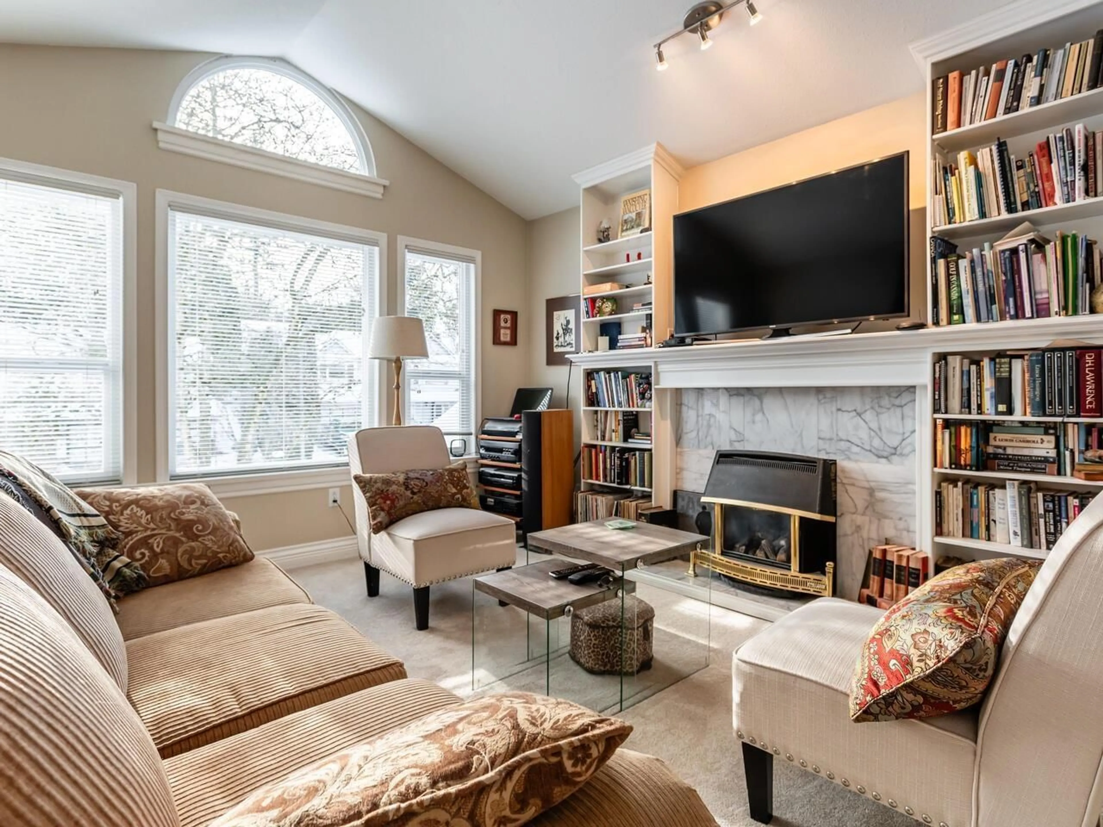 Living room with furniture, unknown for 2815 WESTSIDE, Abbotsford British Columbia V2T4W4