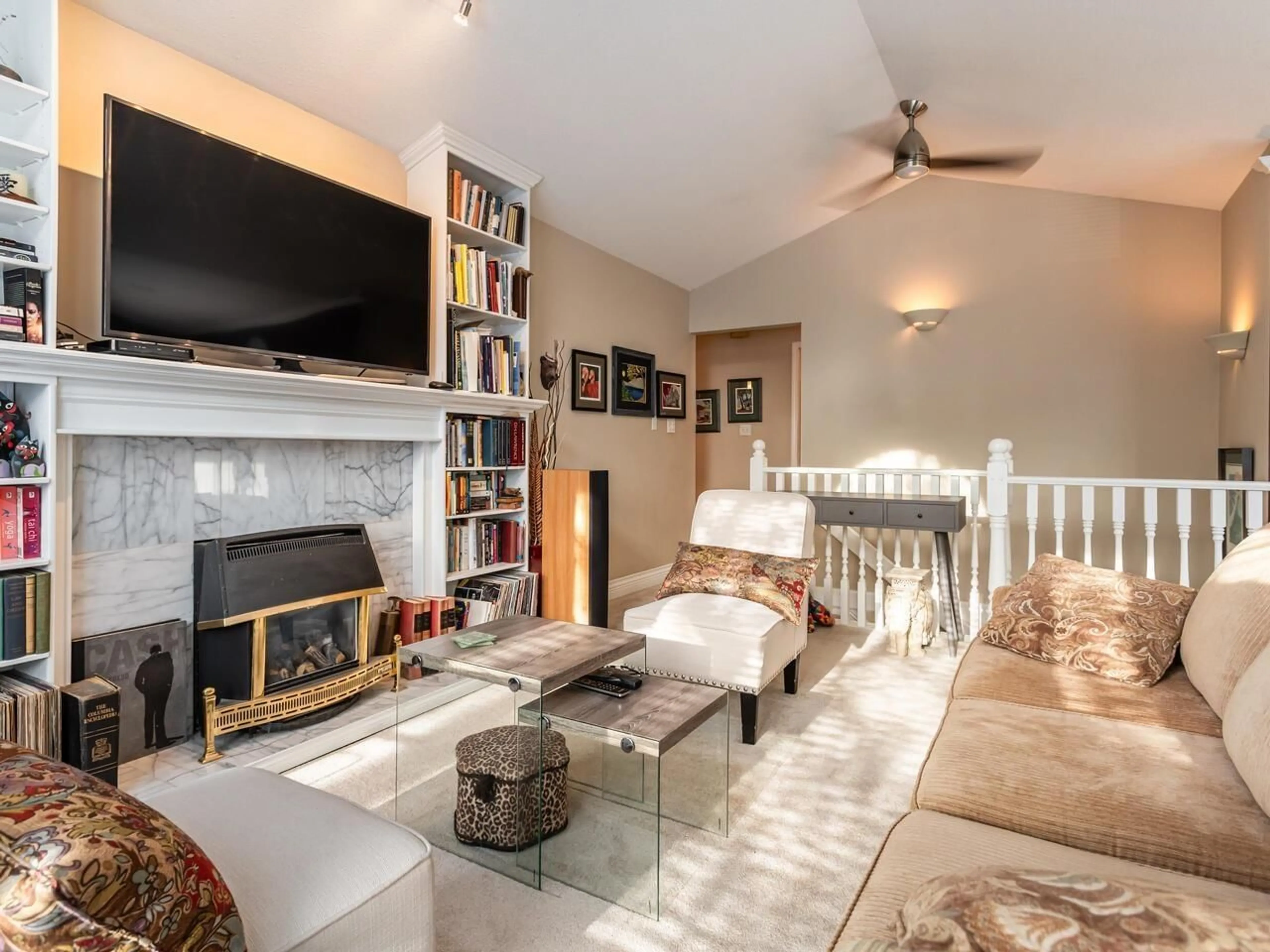 Living room with furniture, unknown for 2815 WESTSIDE, Abbotsford British Columbia V2T4W4