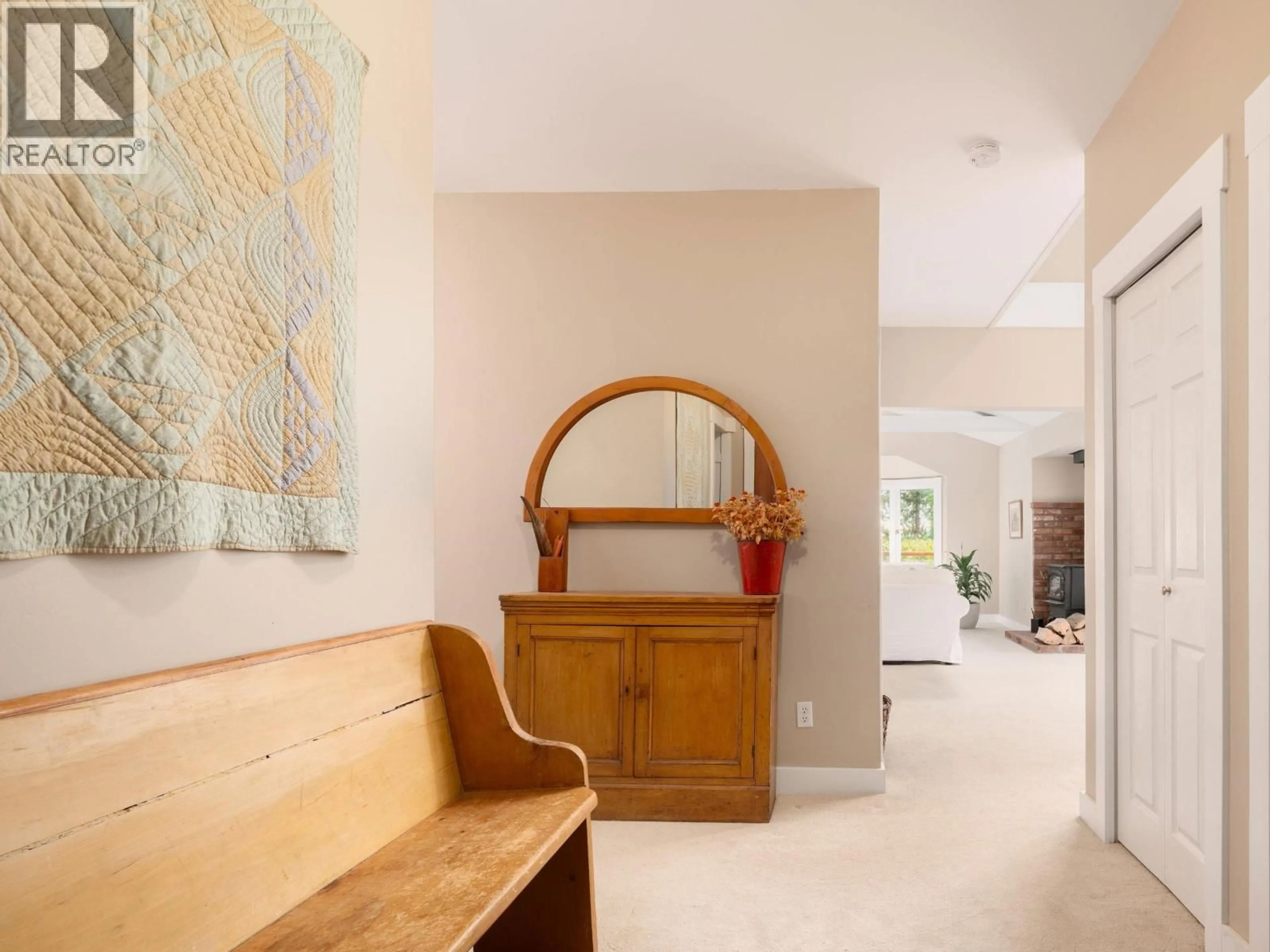 Indoor entryway for 1245 MILLER ROAD, Bowen Island British Columbia V0N1G1