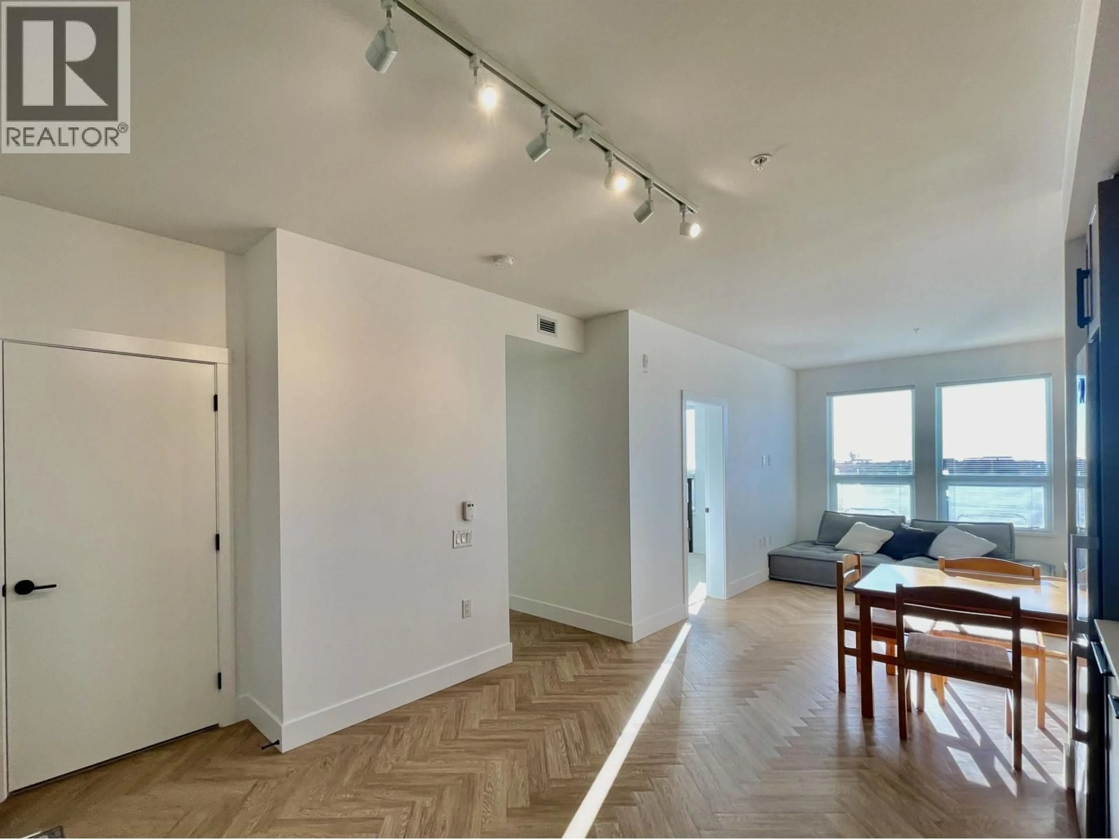 A pic of a room for 309 - 9228 SLOPES MEWS, Burnaby British Columbia V5A0E9