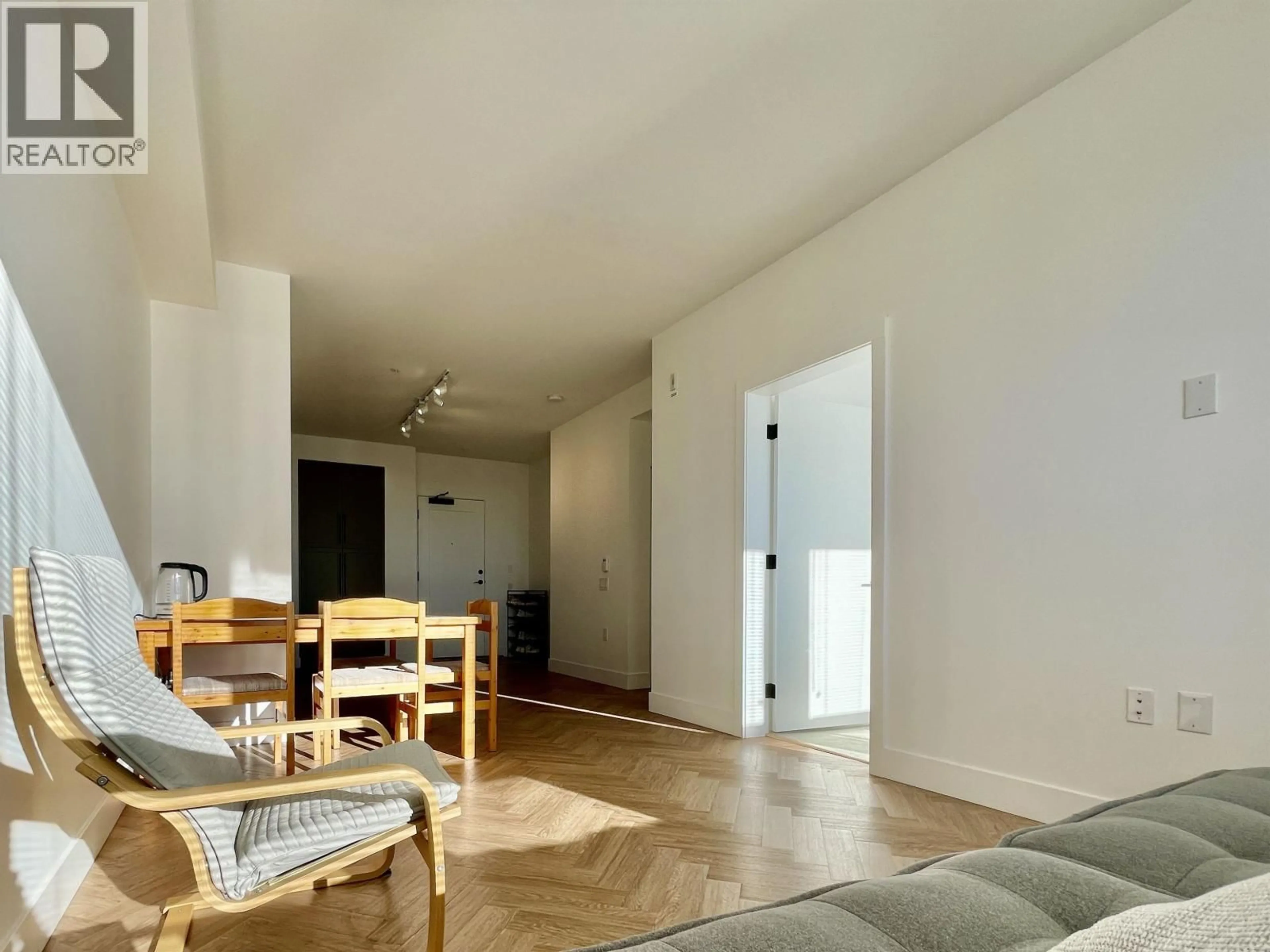 A pic of a room for 309 - 9228 SLOPES MEWS, Burnaby British Columbia V5A0E9