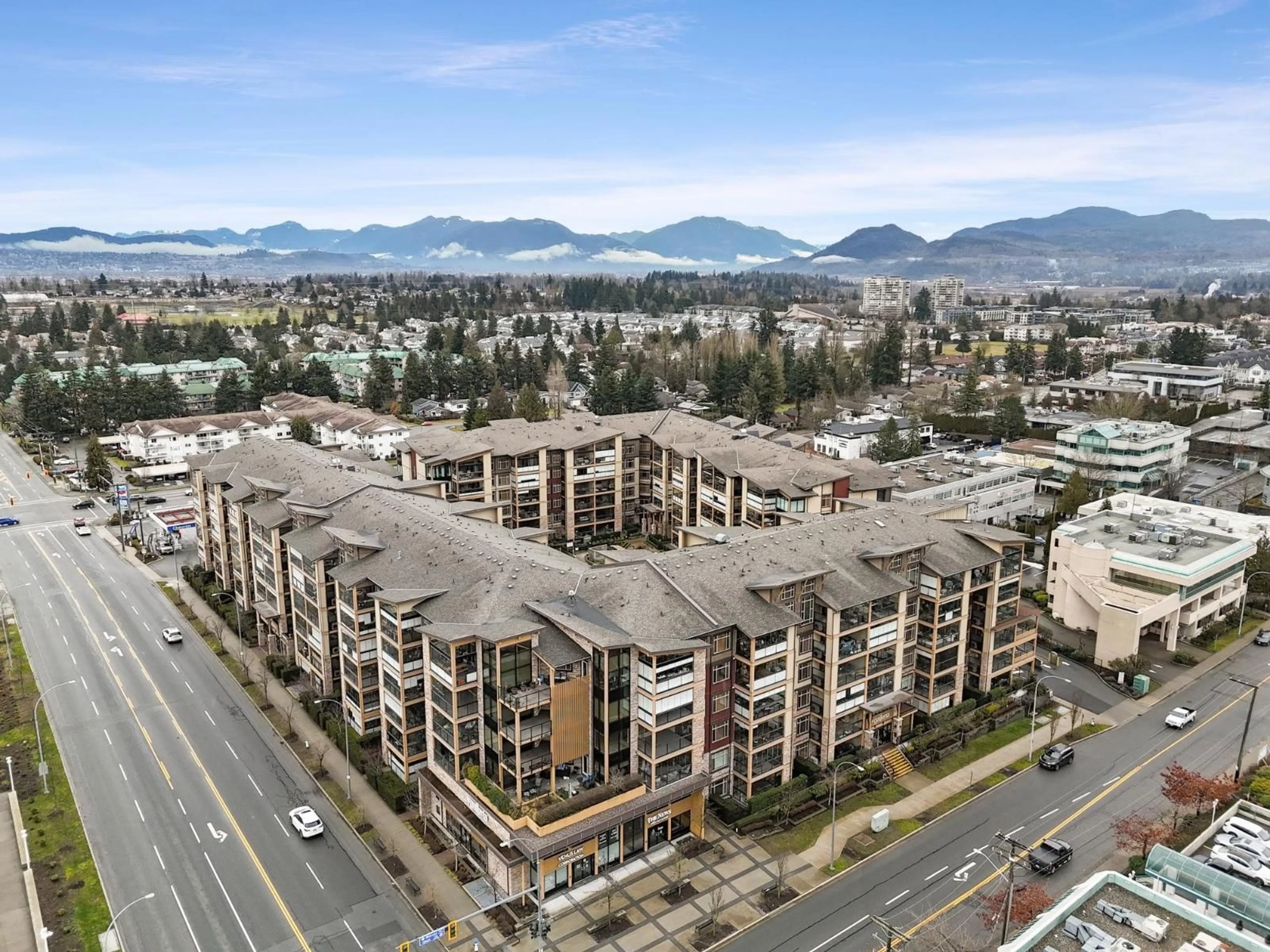 A pic from outside/outdoor area/front of a property/back of a property/a pic from drone, mountain view for 522 - 2860 TRETHEWEY, Abbotsford British Columbia V2T0G5