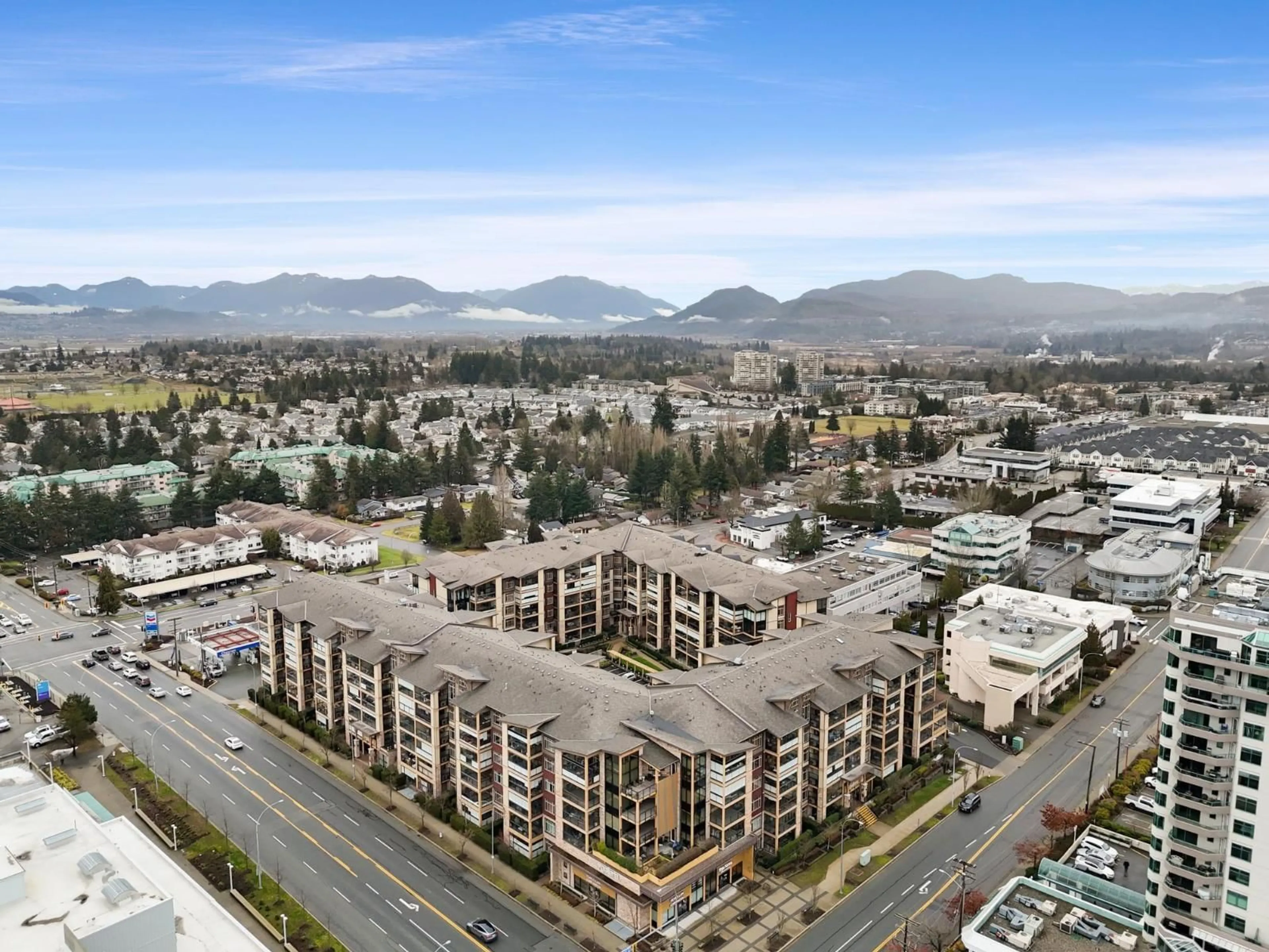 A pic from outside/outdoor area/front of a property/back of a property/a pic from drone, mountain view for 522 - 2860 TRETHEWEY, Abbotsford British Columbia V2T0G5