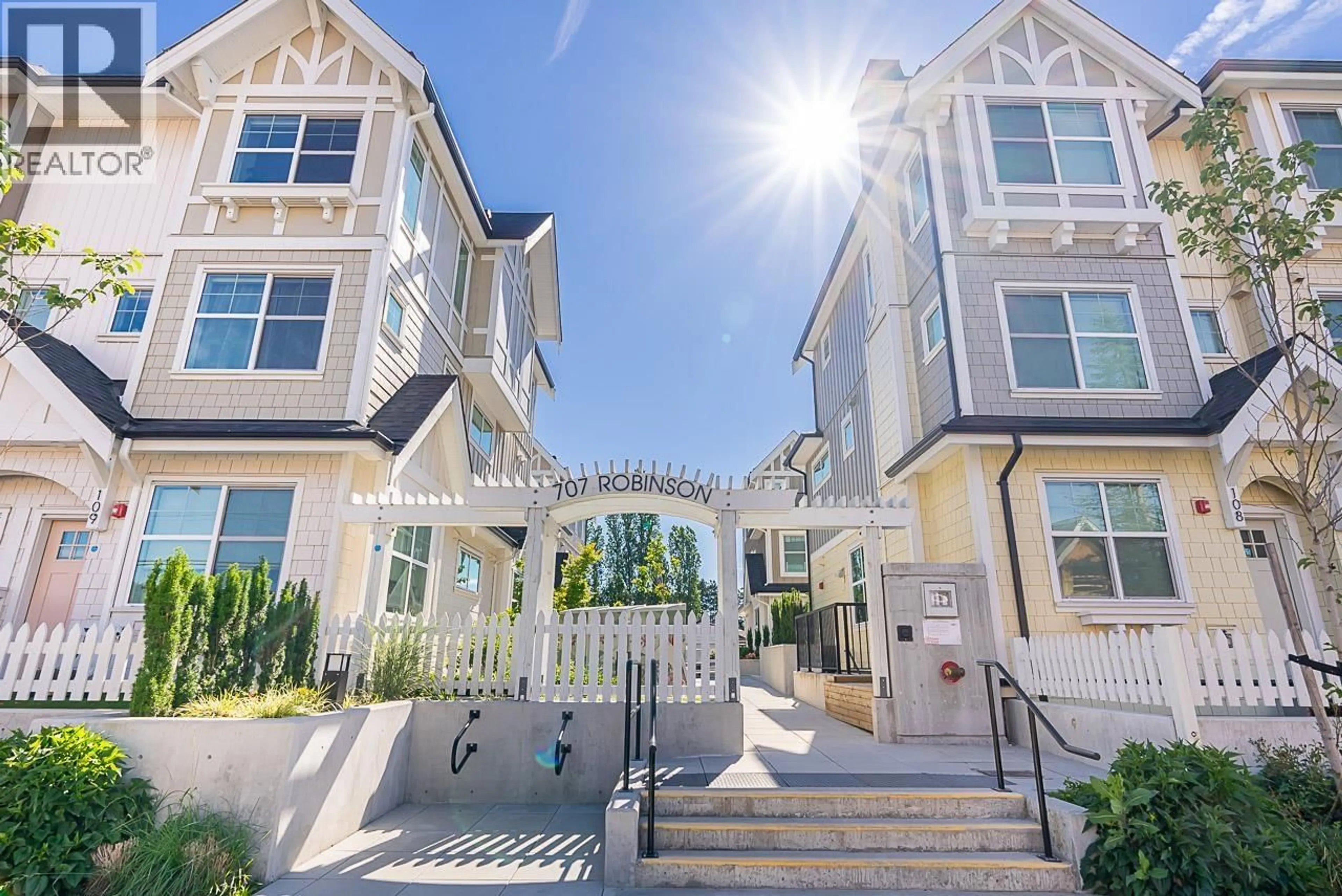 Patio, unknown for 120 - 707 ROBINSON STREET, Coquitlam British Columbia V3J0M9