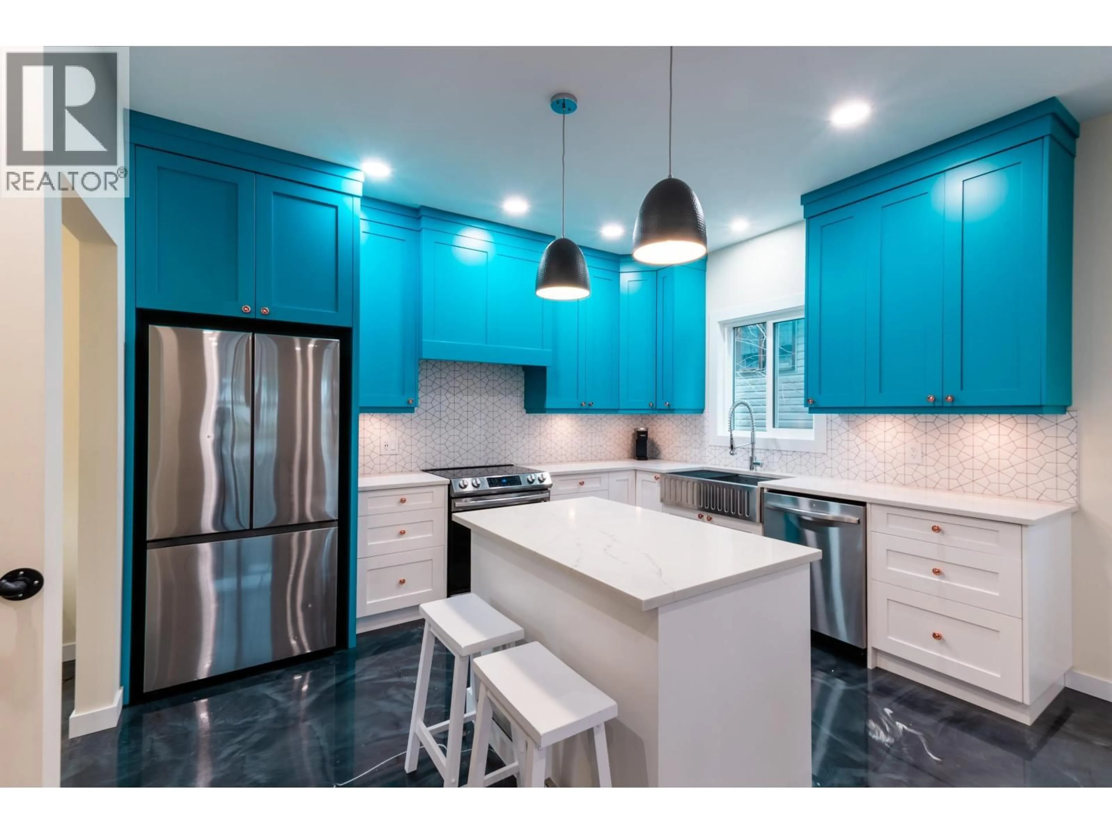 Contemporary kitchen, unknown for 2170 ROSS CRESCENT, Prince George British Columbia V2M1Y7