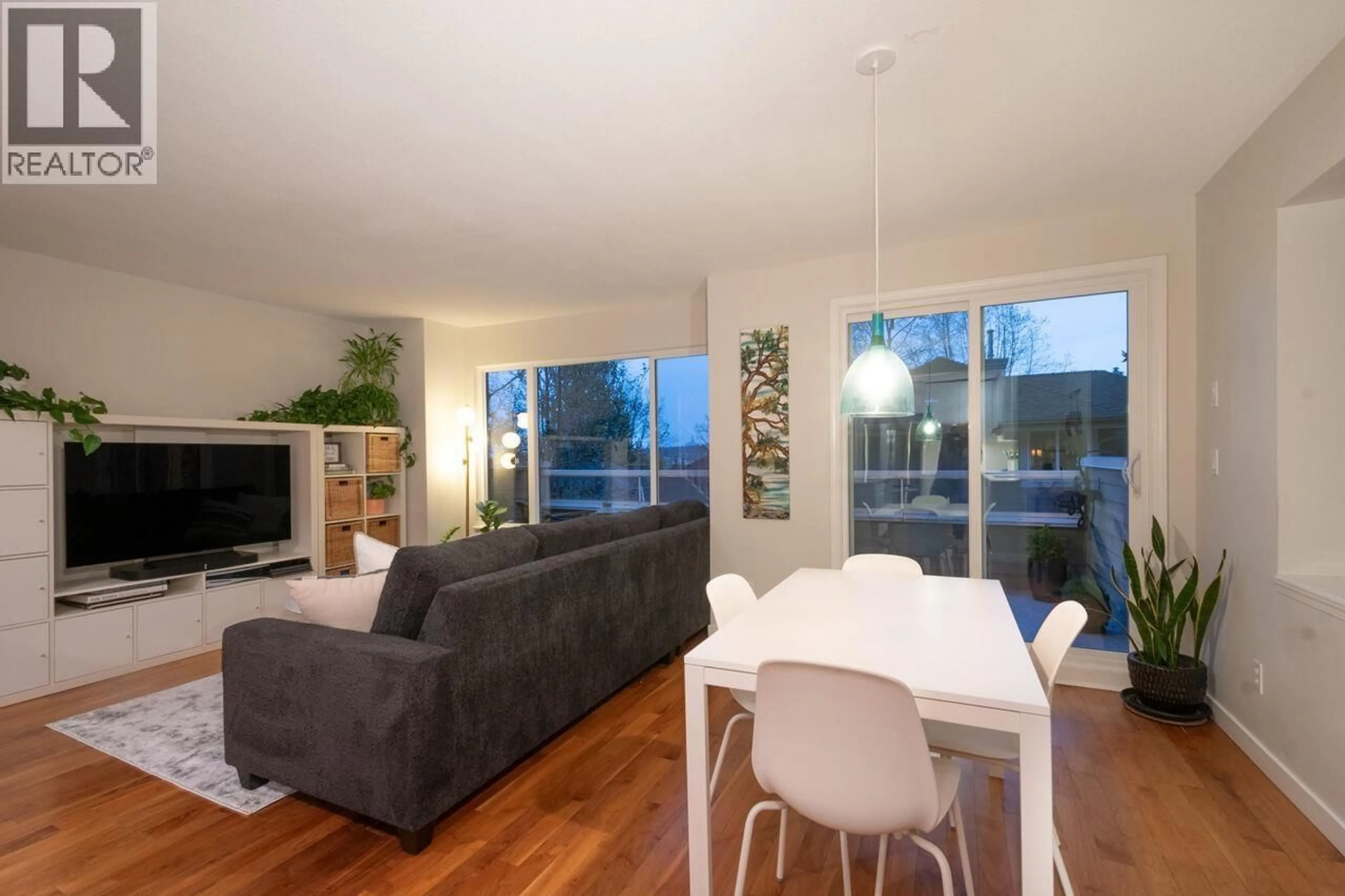 Living room with furniture, wood/laminate floor for 1 - 181 RAVINE DRIVE, Port Moody British Columbia V3H4T3