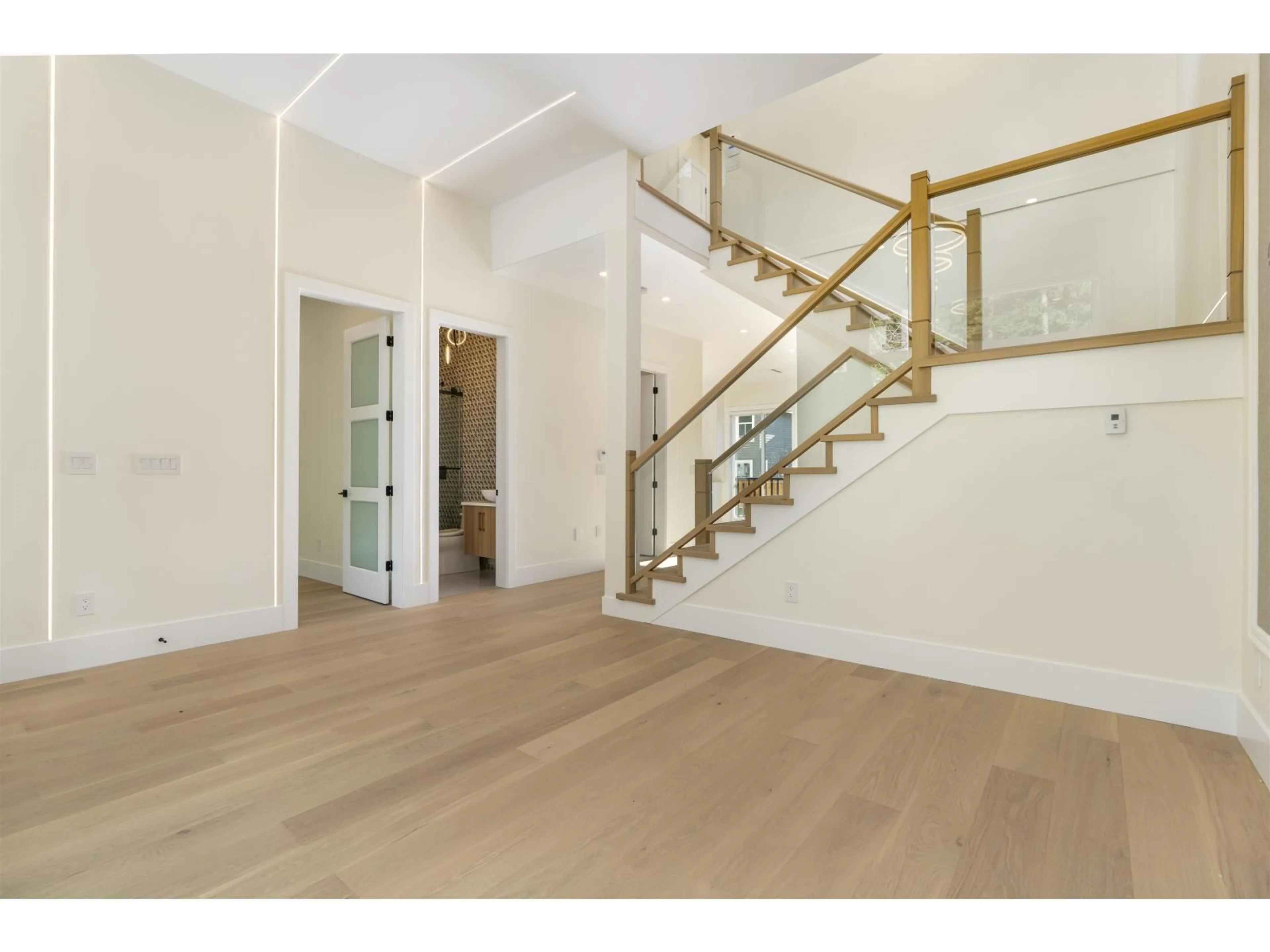 Indoor foyer for 20070 27A, Langley British Columbia V2Z1X2