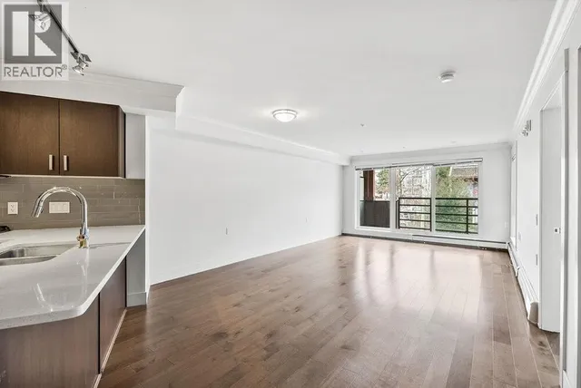 202 - 857 15TH STREET, North Vancouver 2