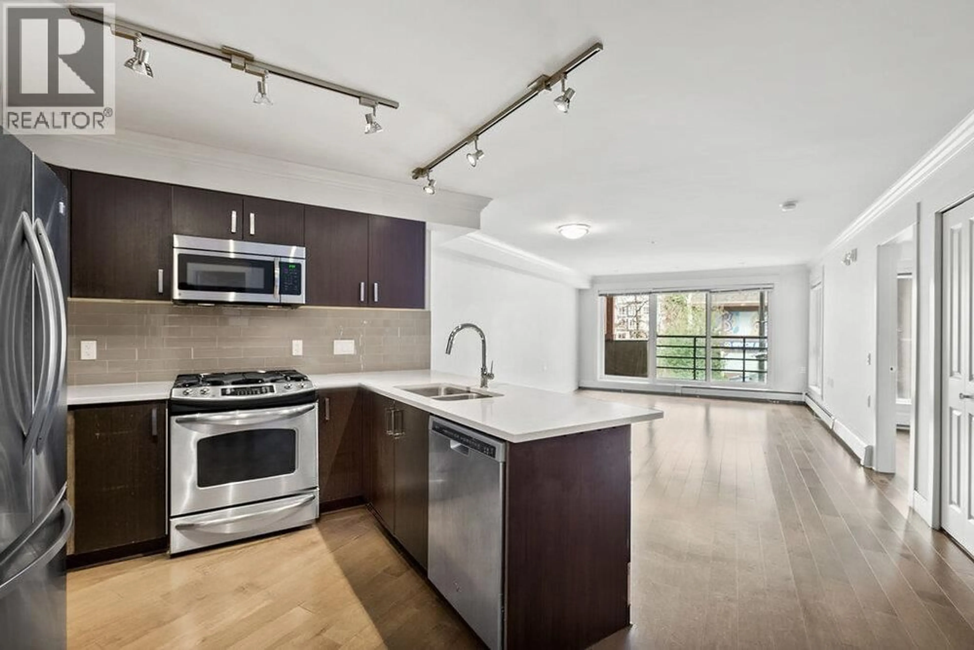 Open concept kitchen, unknown for 202 - 857 15TH STREET, North Vancouver British Columbia V7P1M5