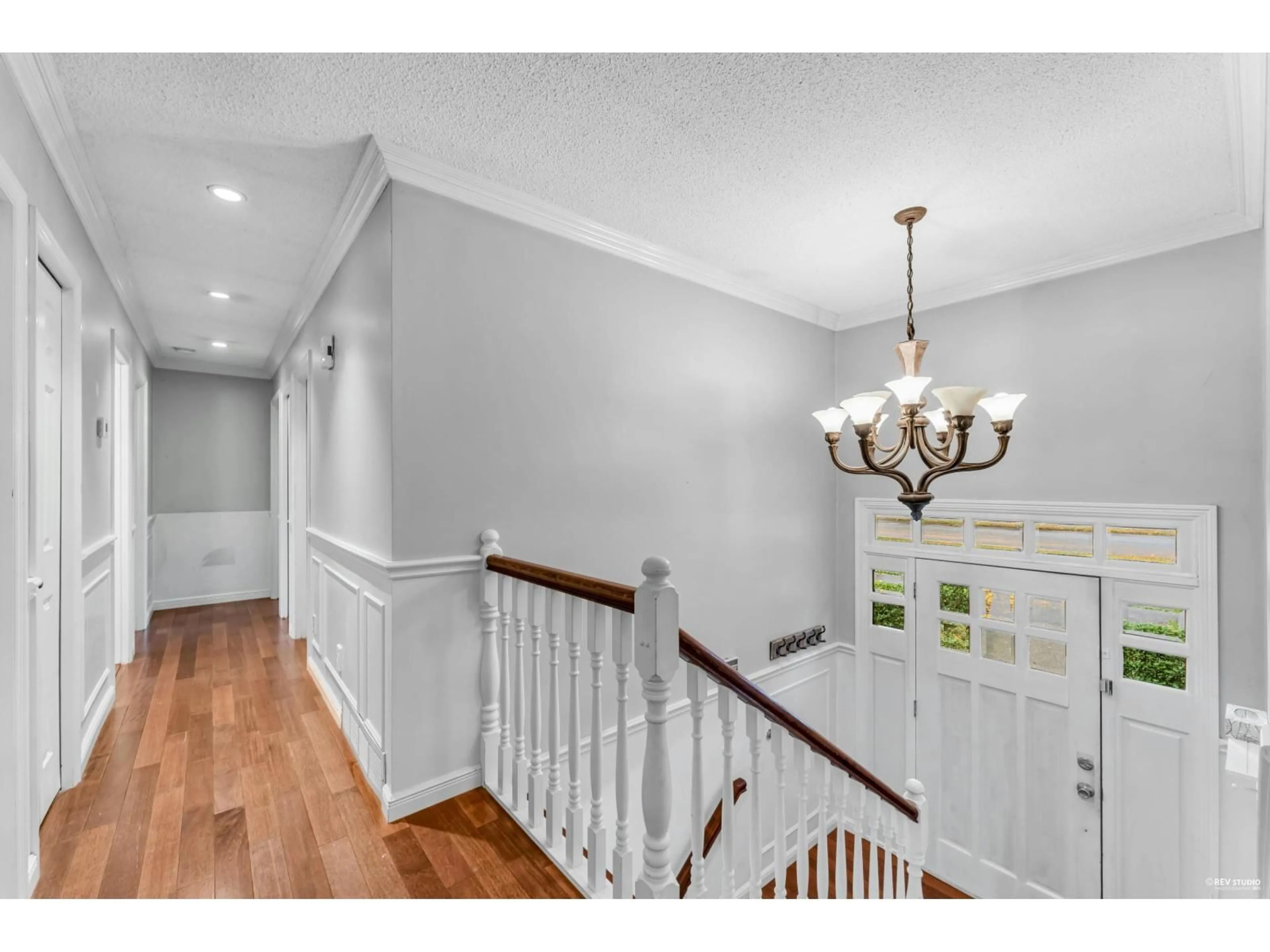 Indoor entryway for 2214 153A, Surrey British Columbia V4A4R5