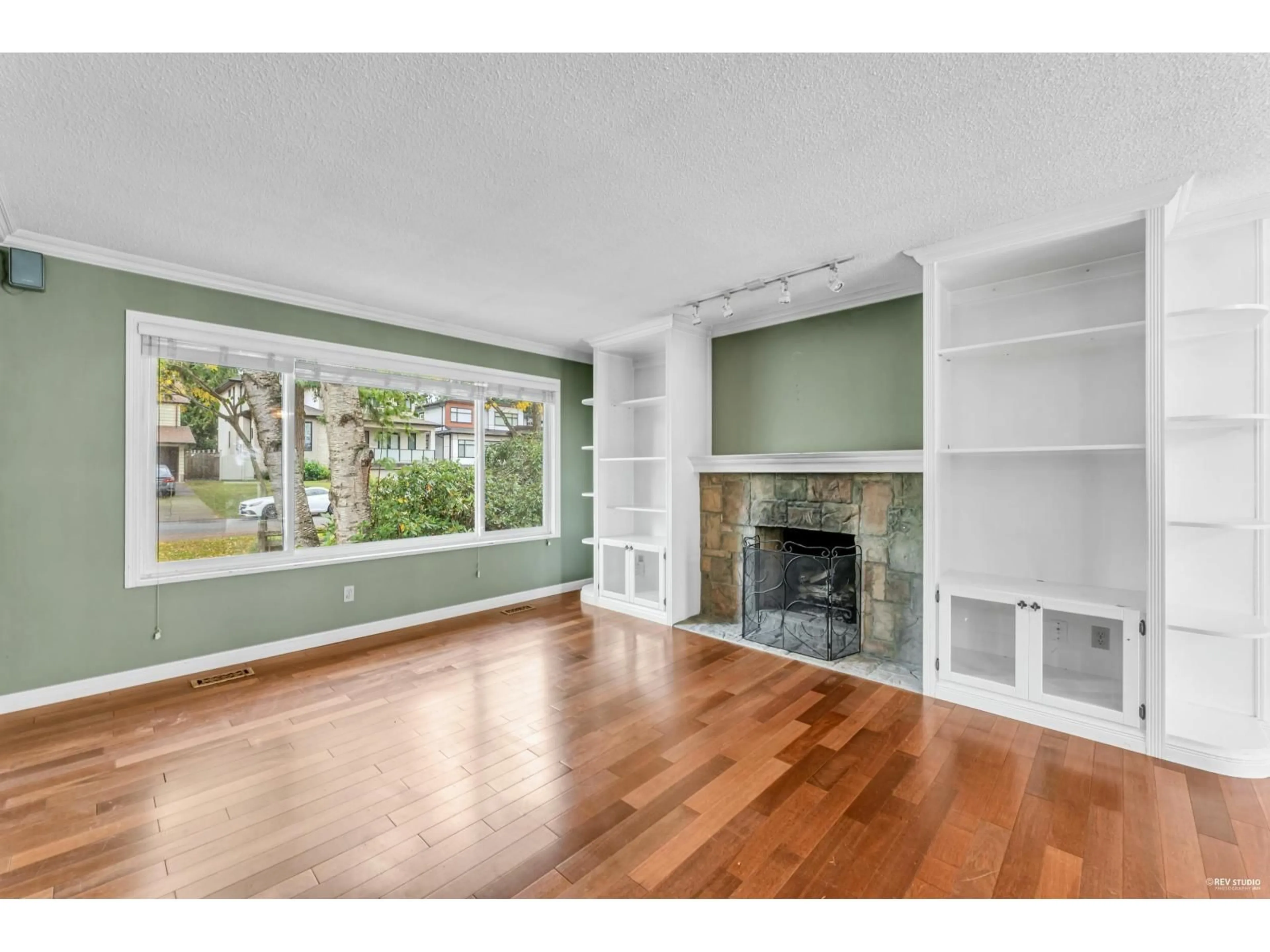 Unknown for 2214 153A, Surrey British Columbia V4A4R5