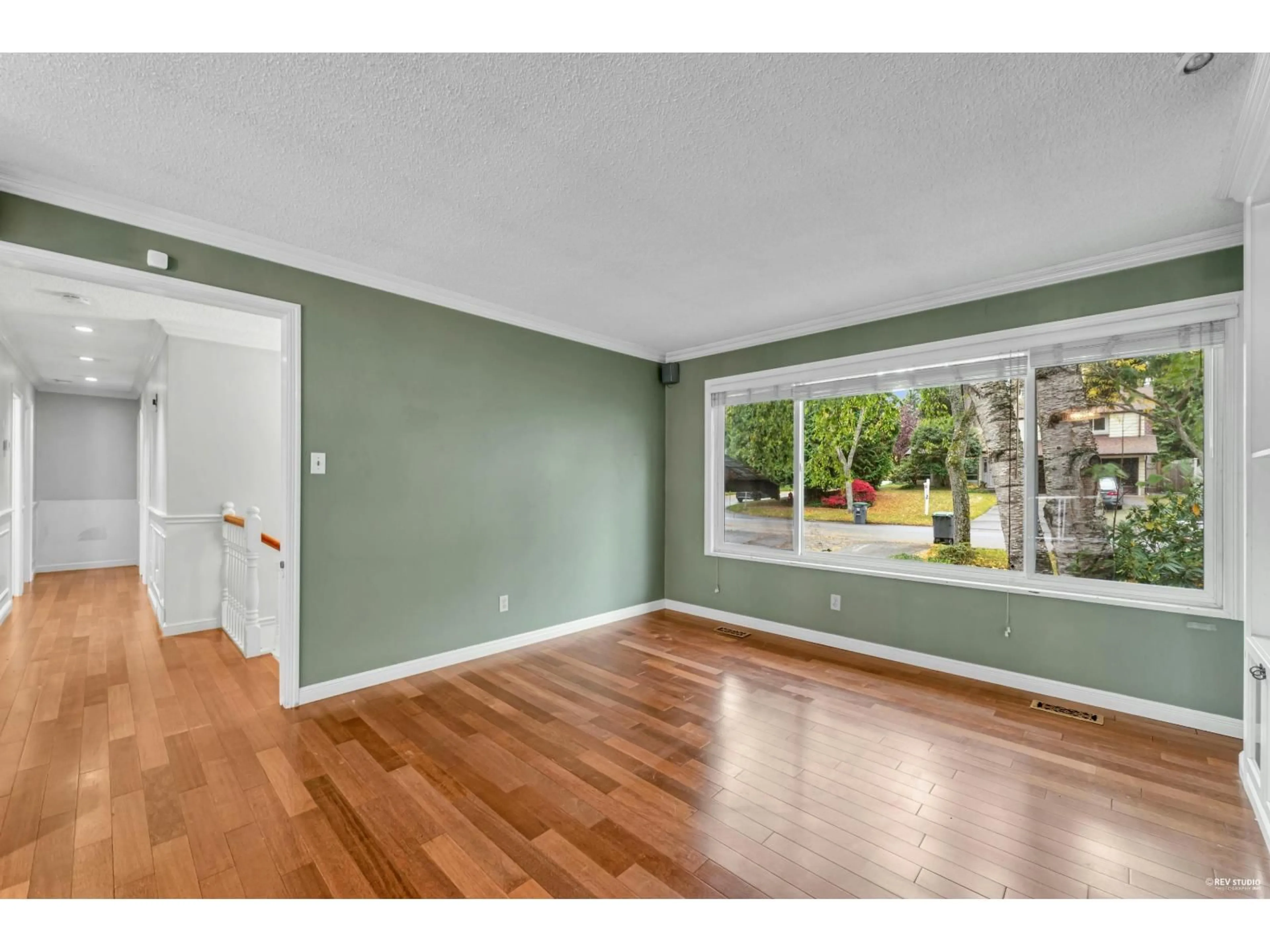 A pic of a room for 2214 153A, Surrey British Columbia V4A4R5