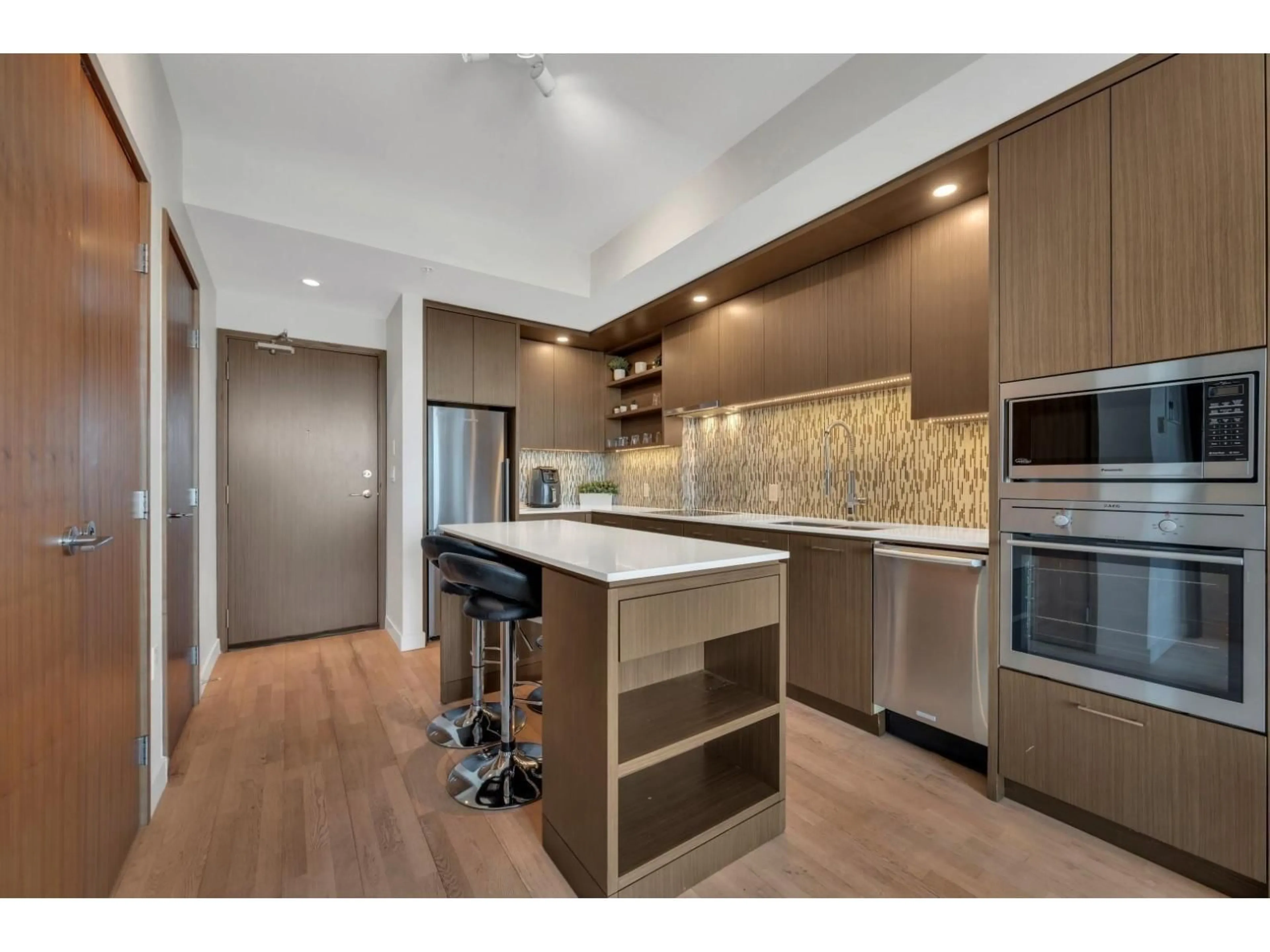 Open concept kitchen, unknown for 3903 - 13495 CENTRAL AVENUE, Surrey British Columbia V3T0K2