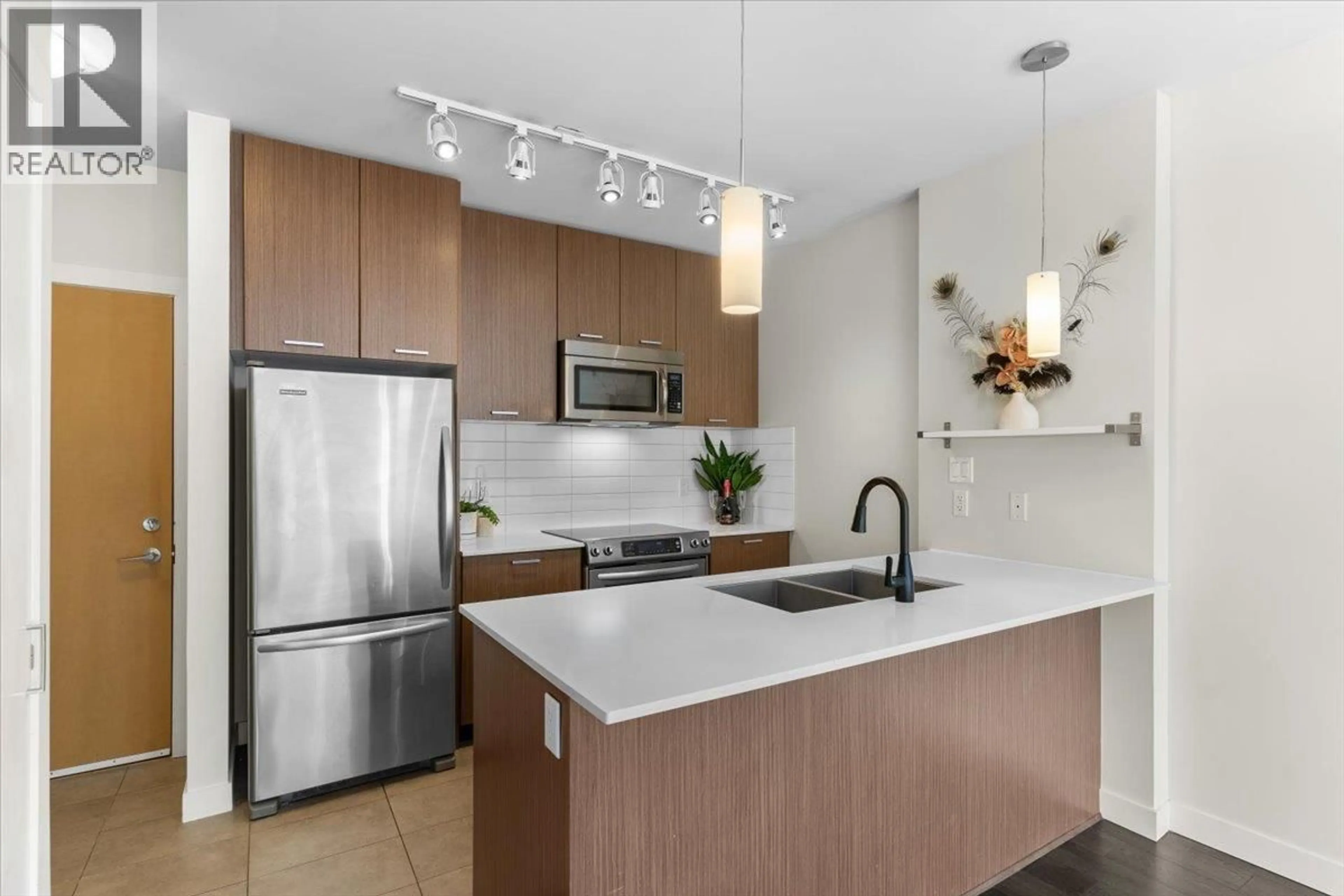 Open concept kitchen, unknown for 201 - 2321 SCOTIA STREET, Vancouver British Columbia V5T0A8