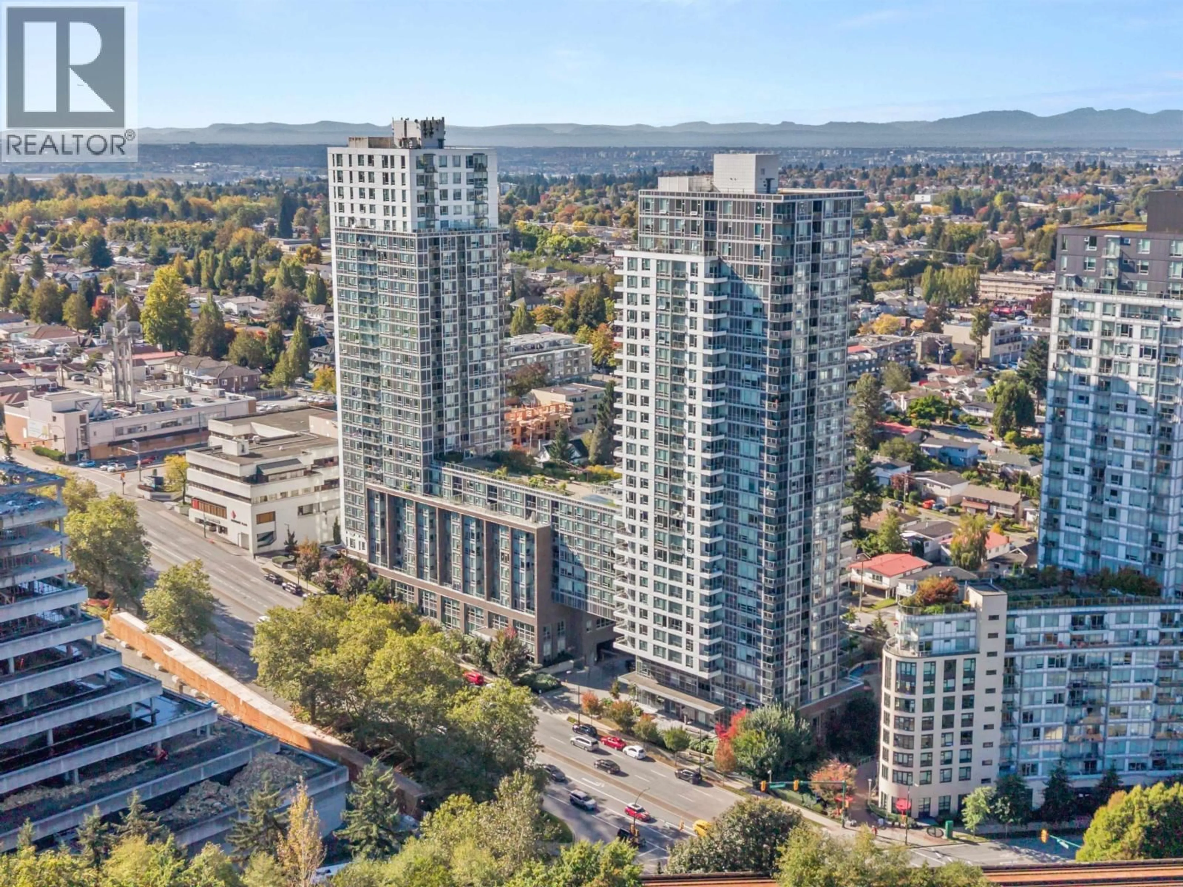 A pic from outside/outdoor area/front of a property/back of a property/a pic from drone, city buildings view from balcony for 1507 - 5515 BOUNDARY ROAD, Vancouver British Columbia V5R0E3