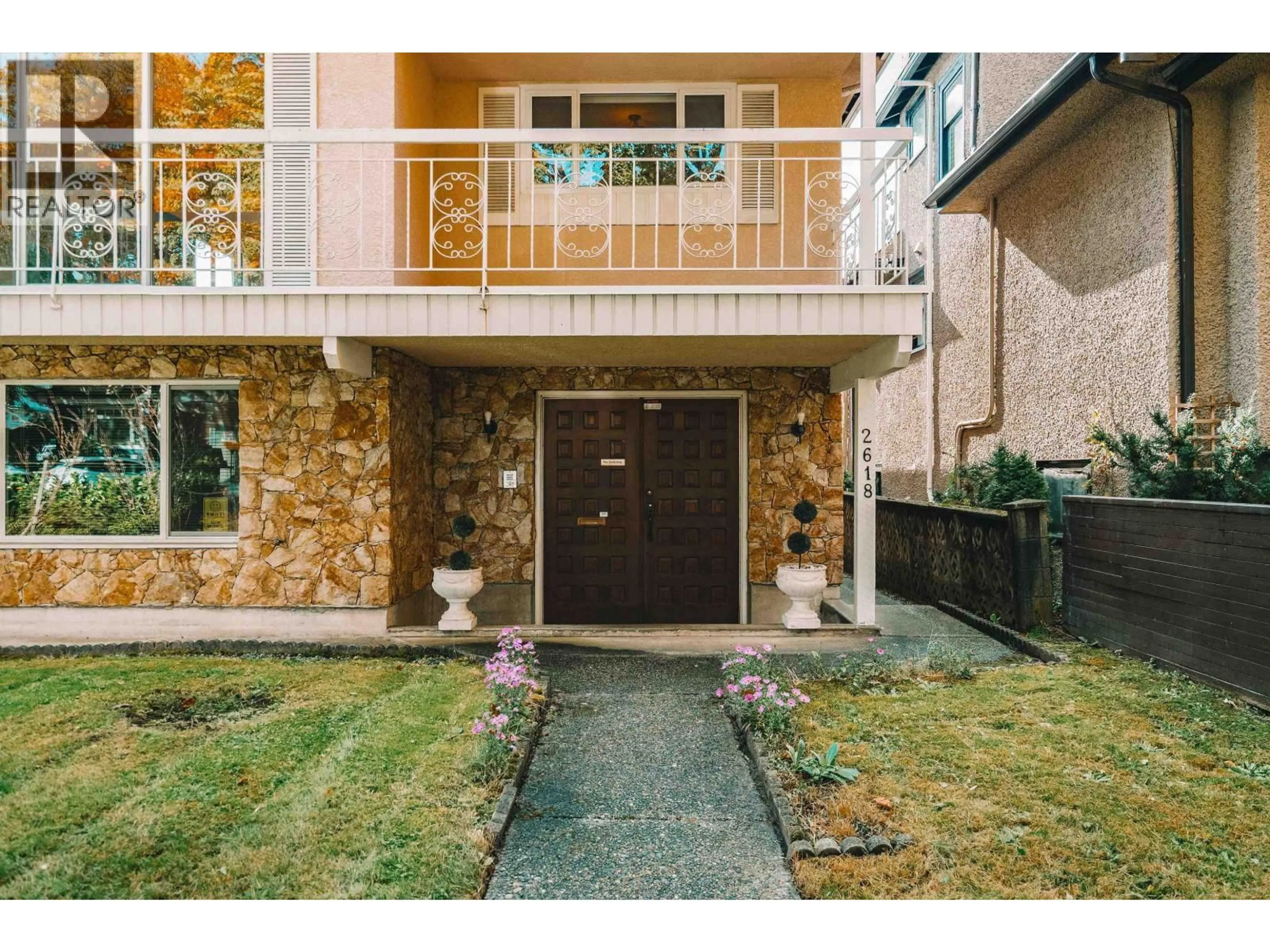 Indoor entryway for 2618 15TH AVENUE, Vancouver British Columbia V6K2Z5