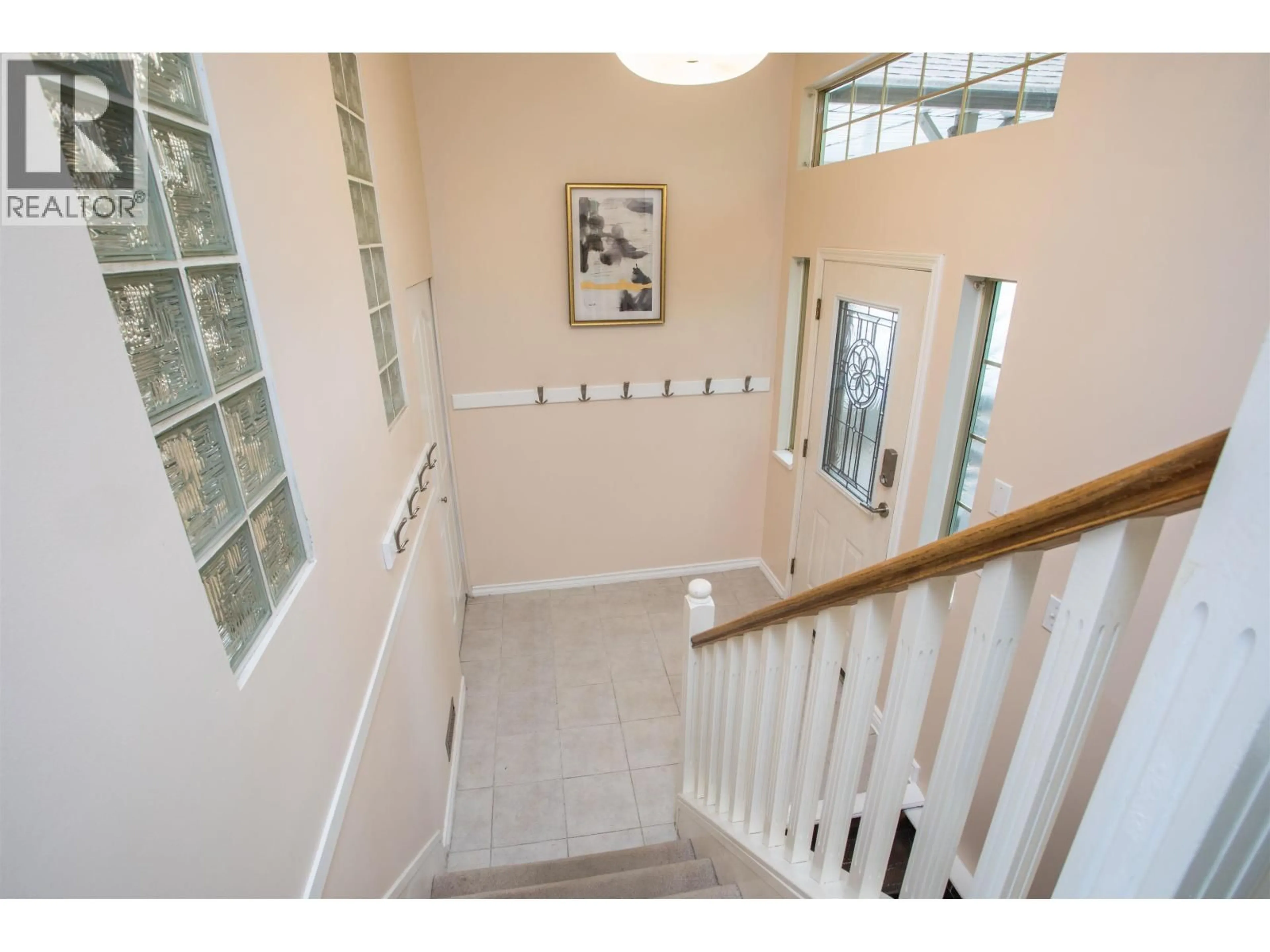 Indoor foyer for 1005 ALDERSON AVENUE, Coquitlam British Columbia V3K1V8