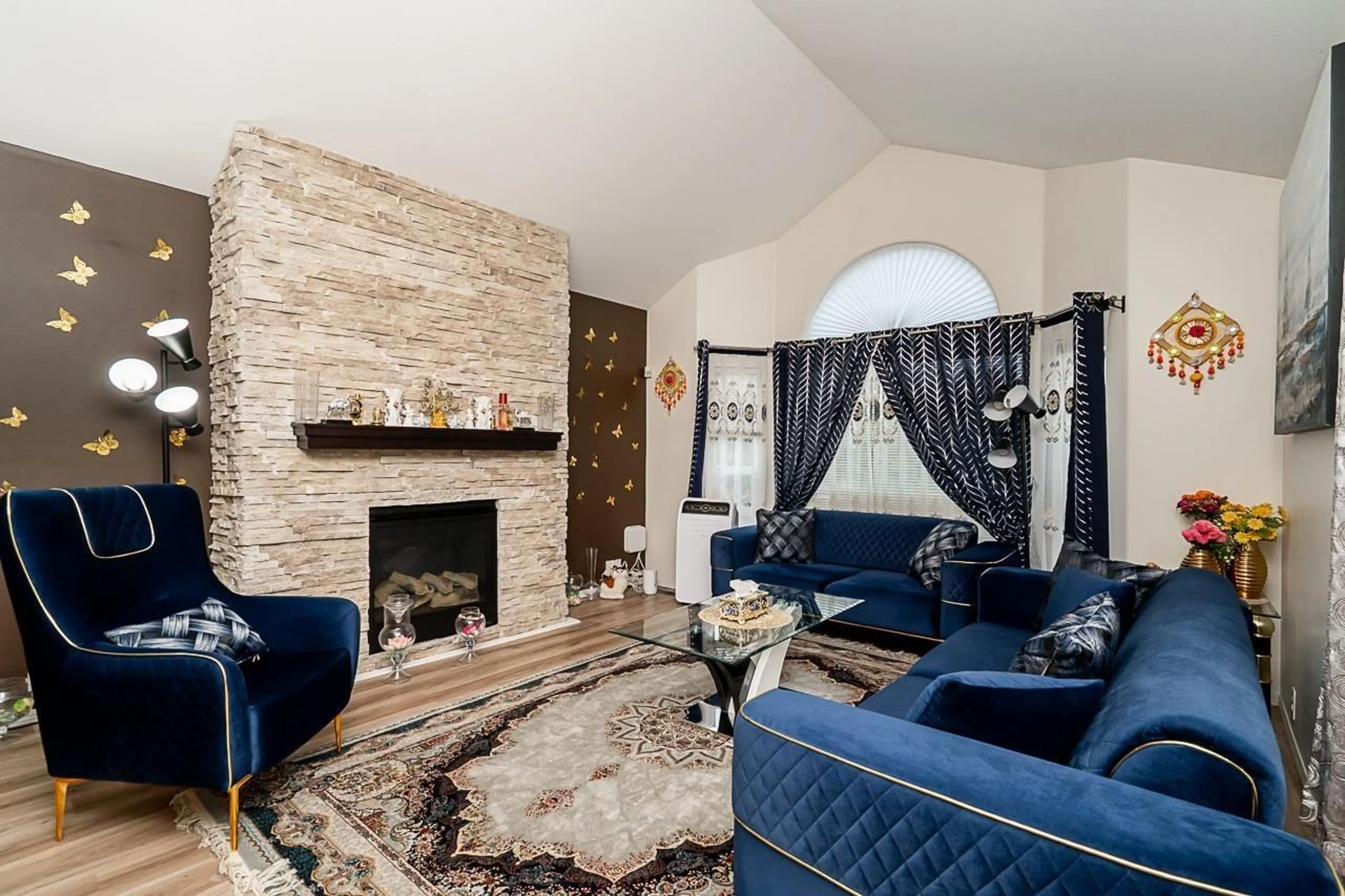 Living room with furniture, unknown for 18661 56 AVENUE, Surrey British Columbia V3S7Y2