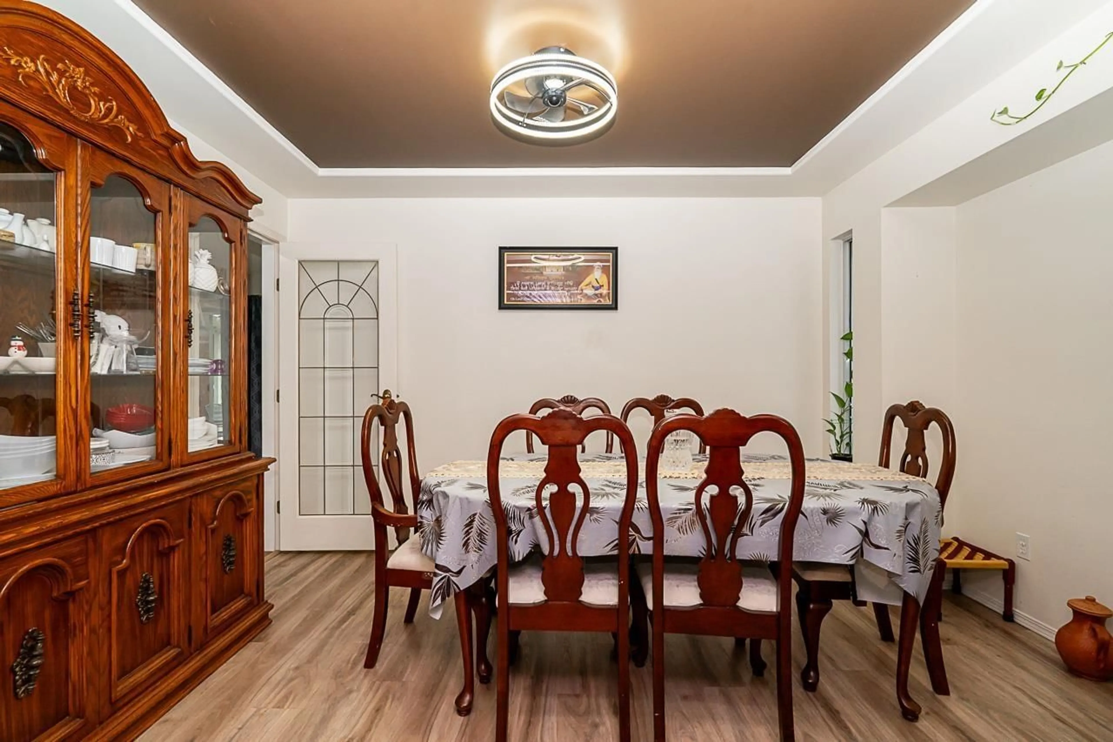 Dining room, wood/laminate floor for 18661 56 AVENUE, Surrey British Columbia V3S7Y2