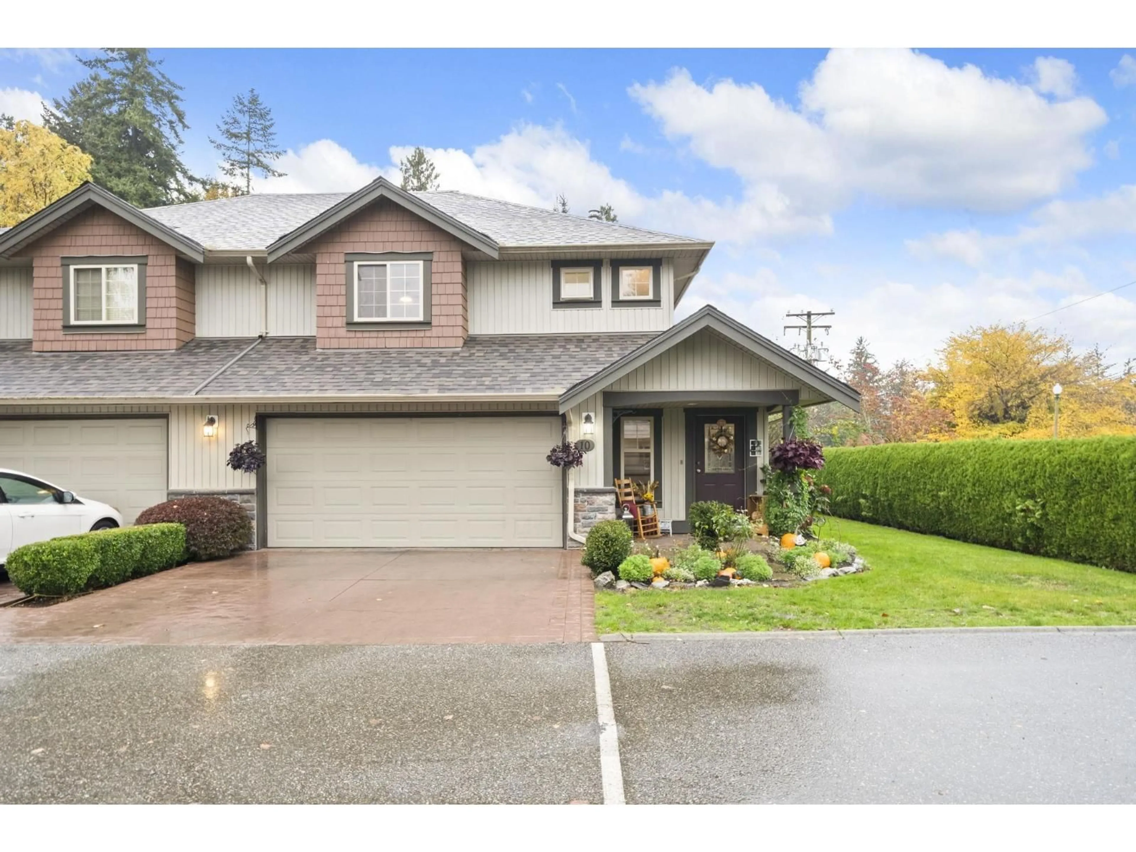 Home with vinyl exterior material, street for 10 - 6887 SHEFFIELD WAY, Chilliwack British Columbia V2R5V5