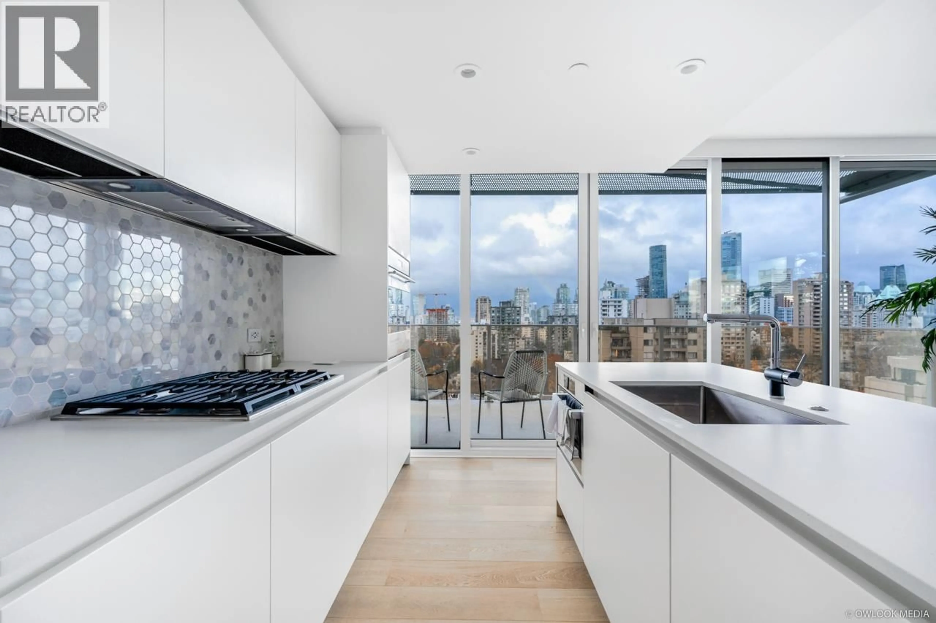 Contemporary kitchen, unknown for 1504 - 1180 BROUGHTON STREET, Vancouver British Columbia V6G2B1