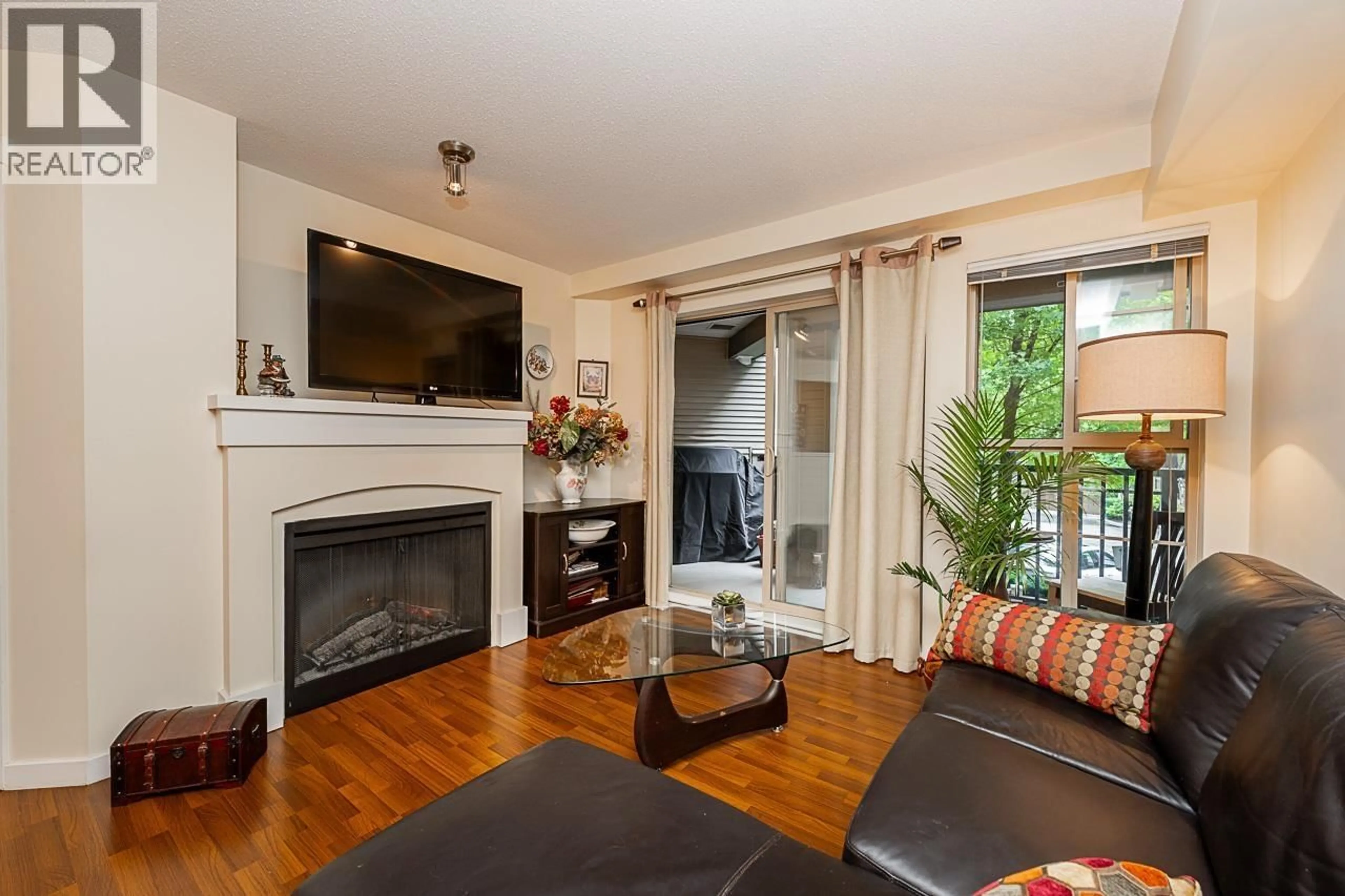 Living room with furniture, wood/laminate floor for 206 - 2958 SILVER SPRINGS BOULEVARD, Coquitlam British Columbia V3E3R9