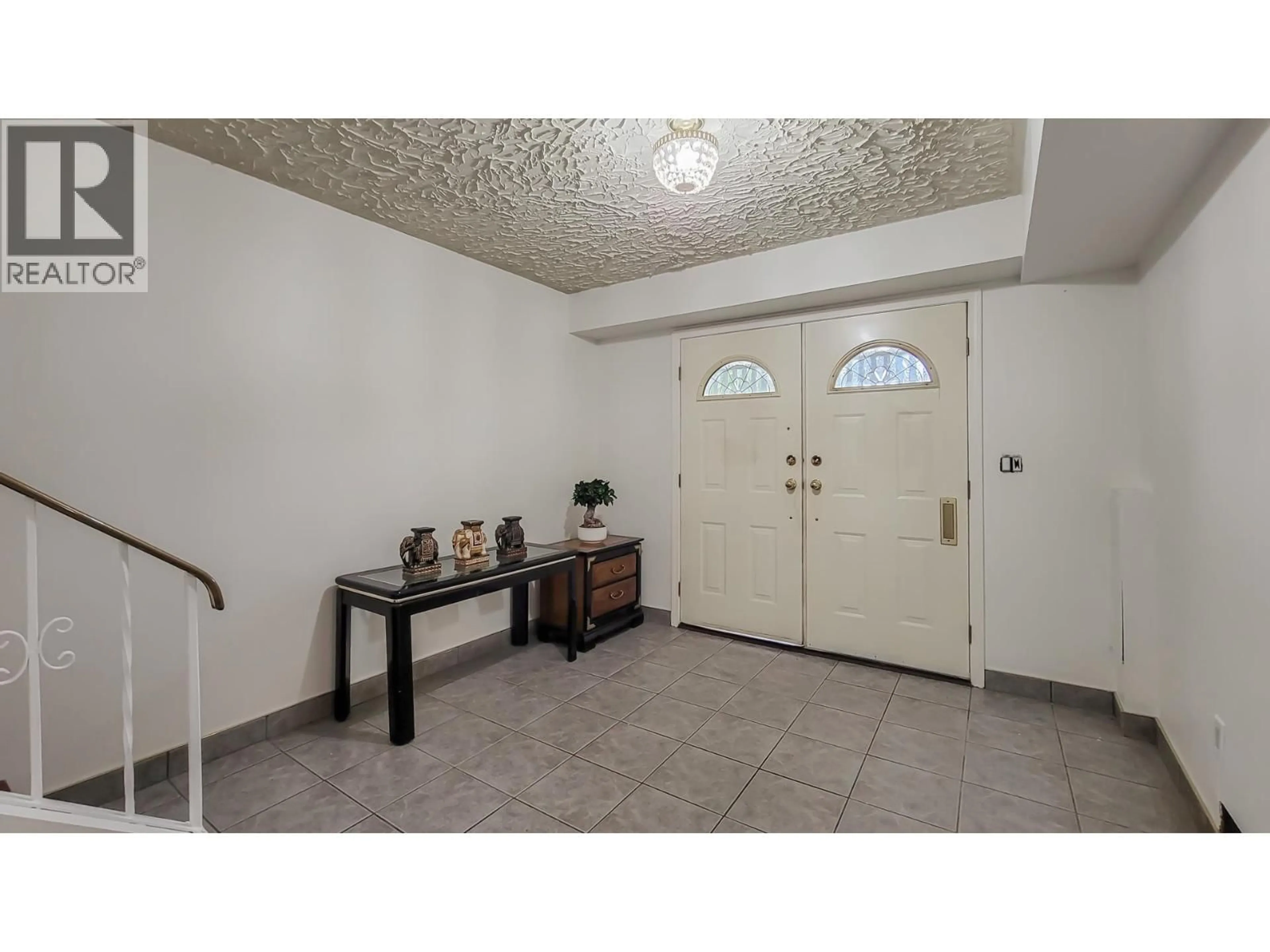 Indoor entryway for 3279 24TH AVENUE, Vancouver British Columbia V5R1G1