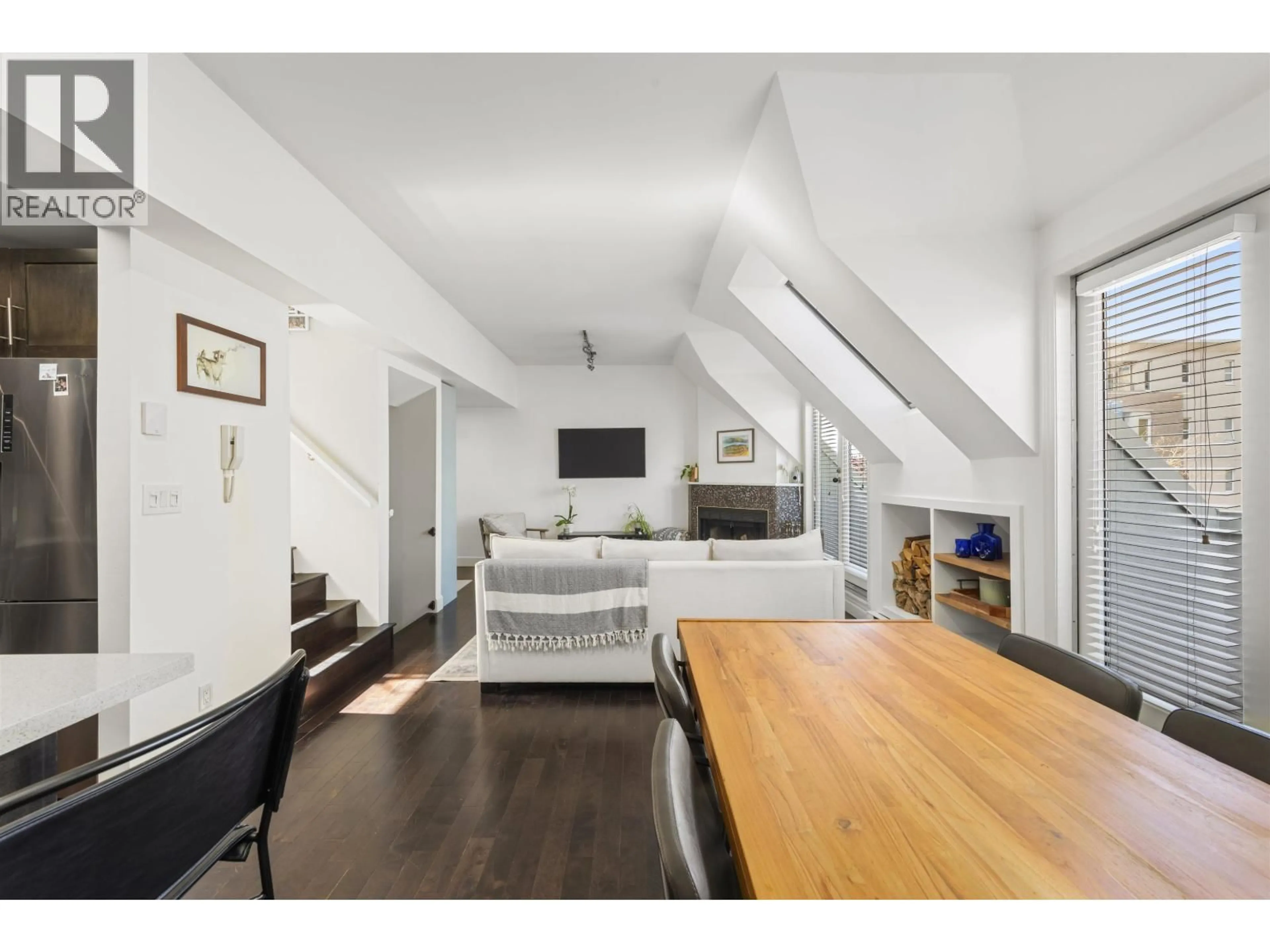 Unknown for 1858 1ST AVENUE, Vancouver British Columbia V6J1G5