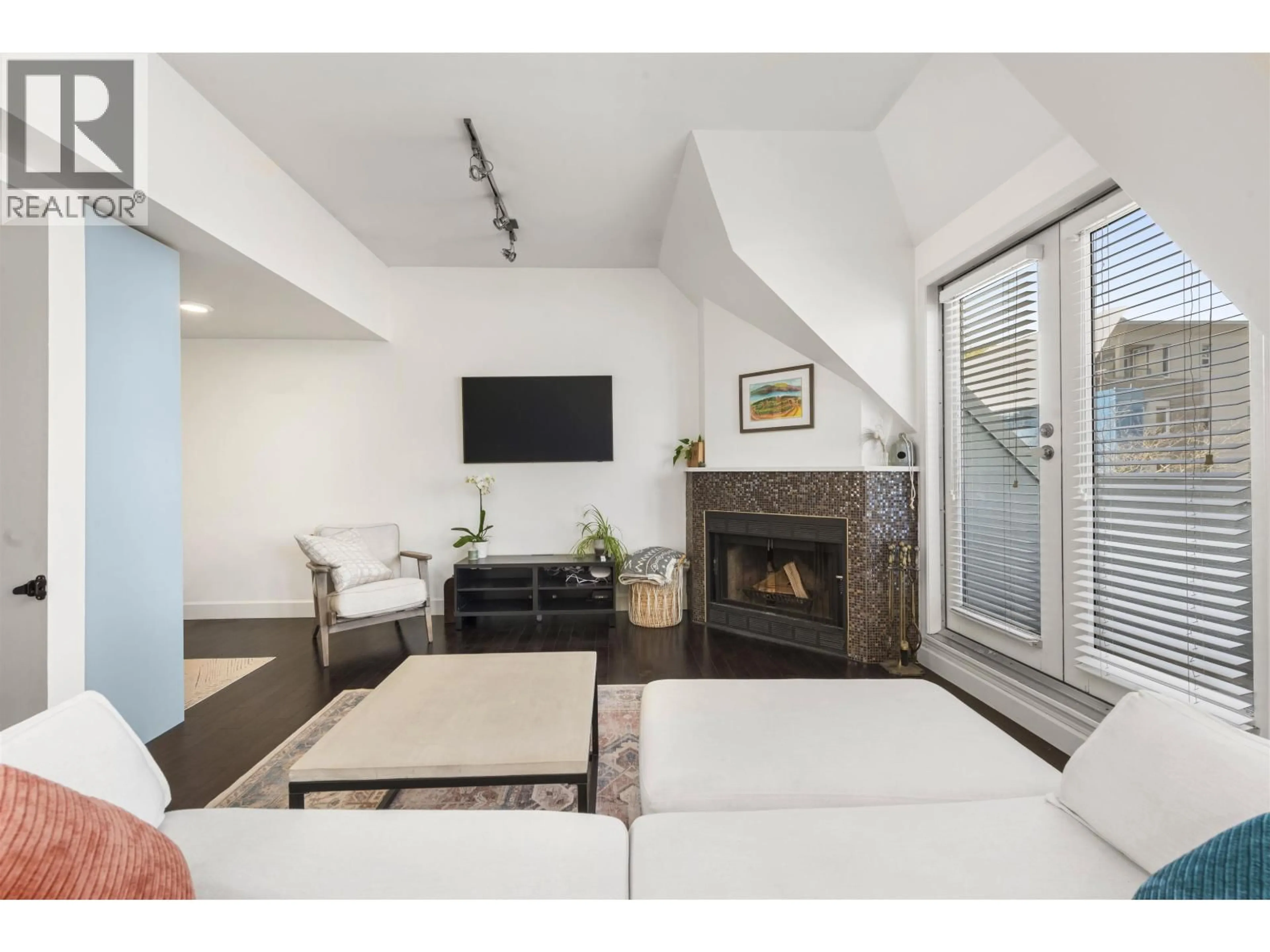 Living room with furniture, unknown for 1858 1ST AVENUE, Vancouver British Columbia V6J1G5