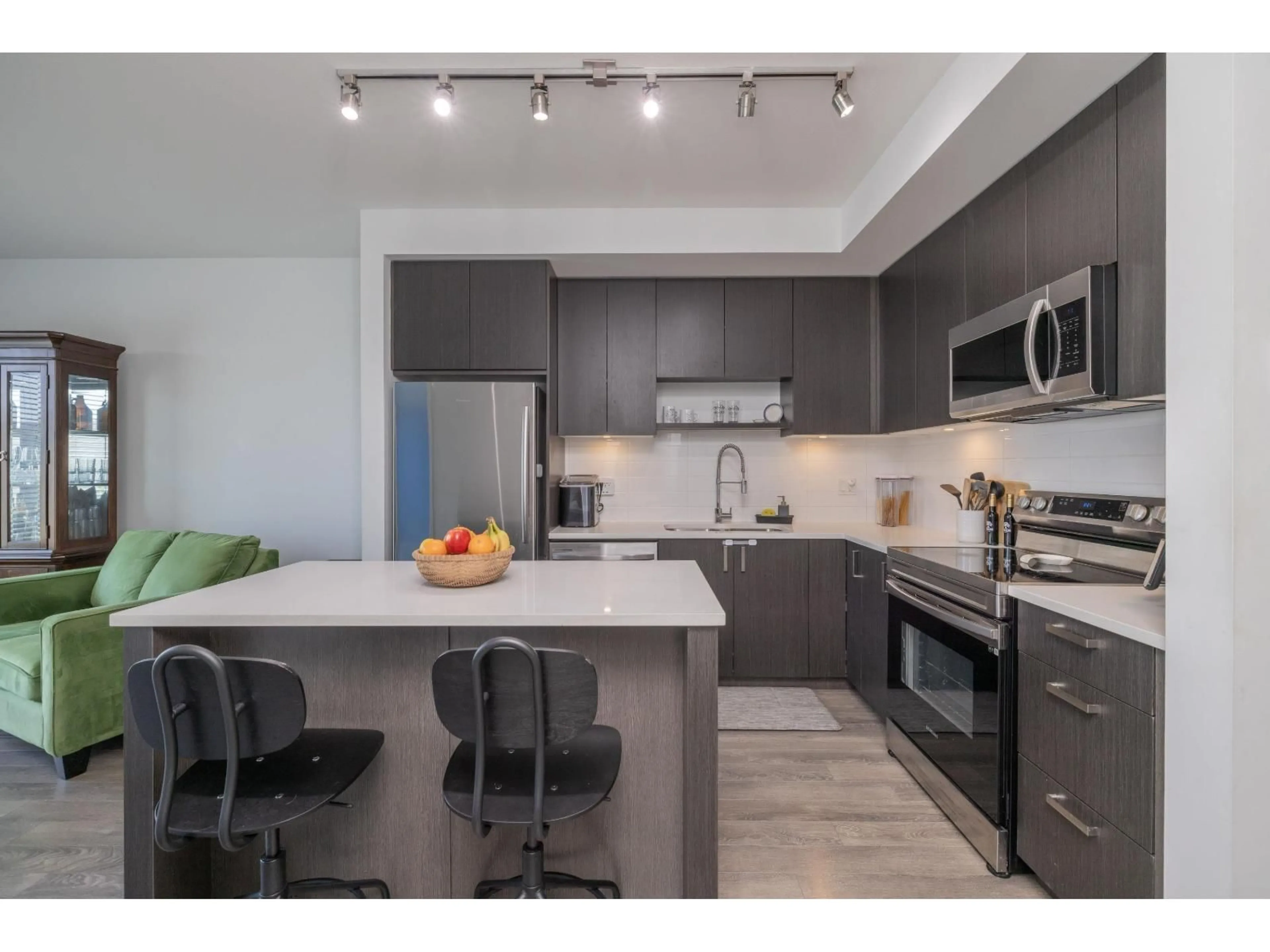 Open concept kitchen, unknown for 212 - 13623 81A, Surrey British Columbia V3W3N7