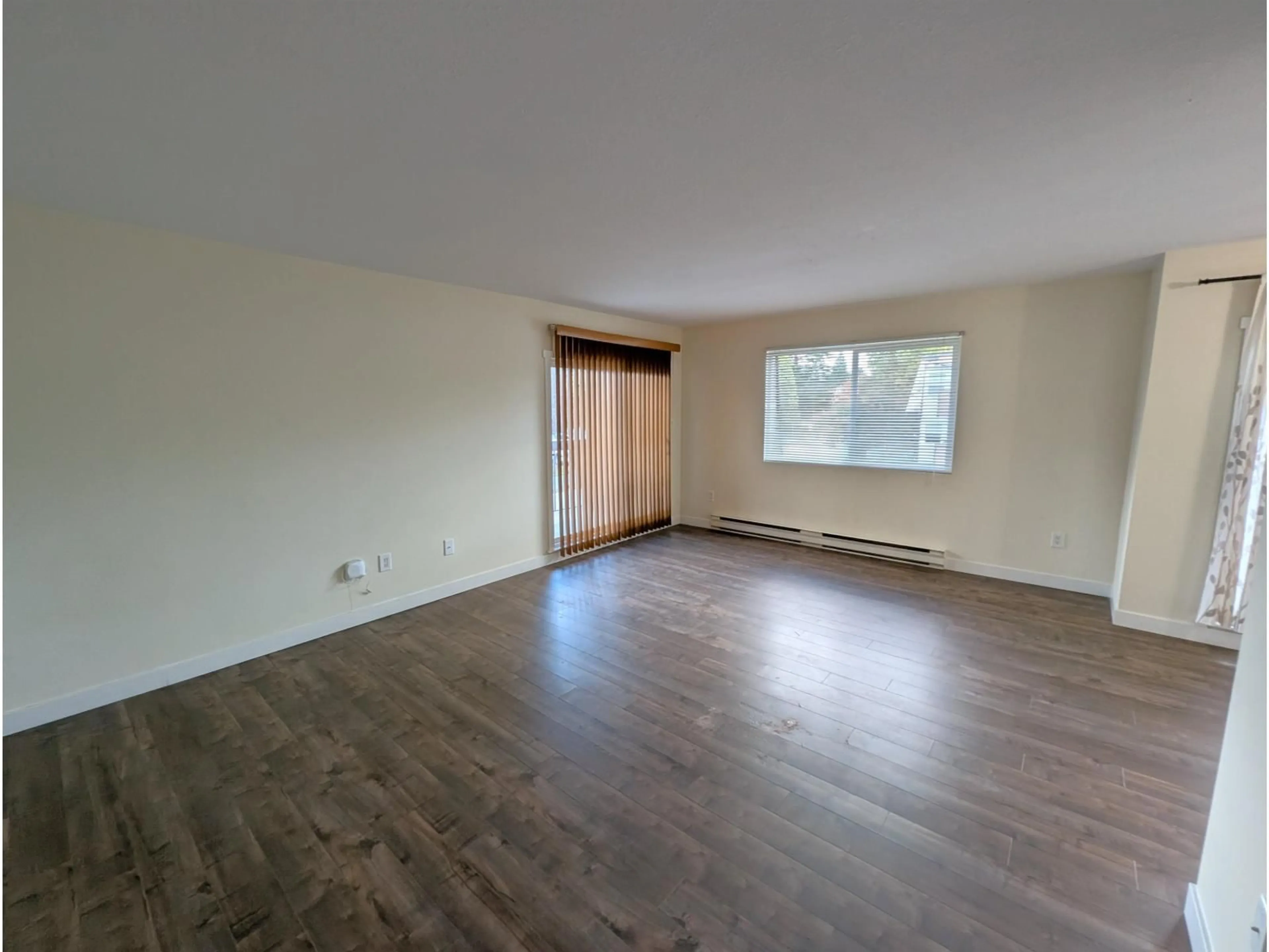 A pic of a room for 303 - 33850 FERN, Abbotsford British Columbia V2S6C3