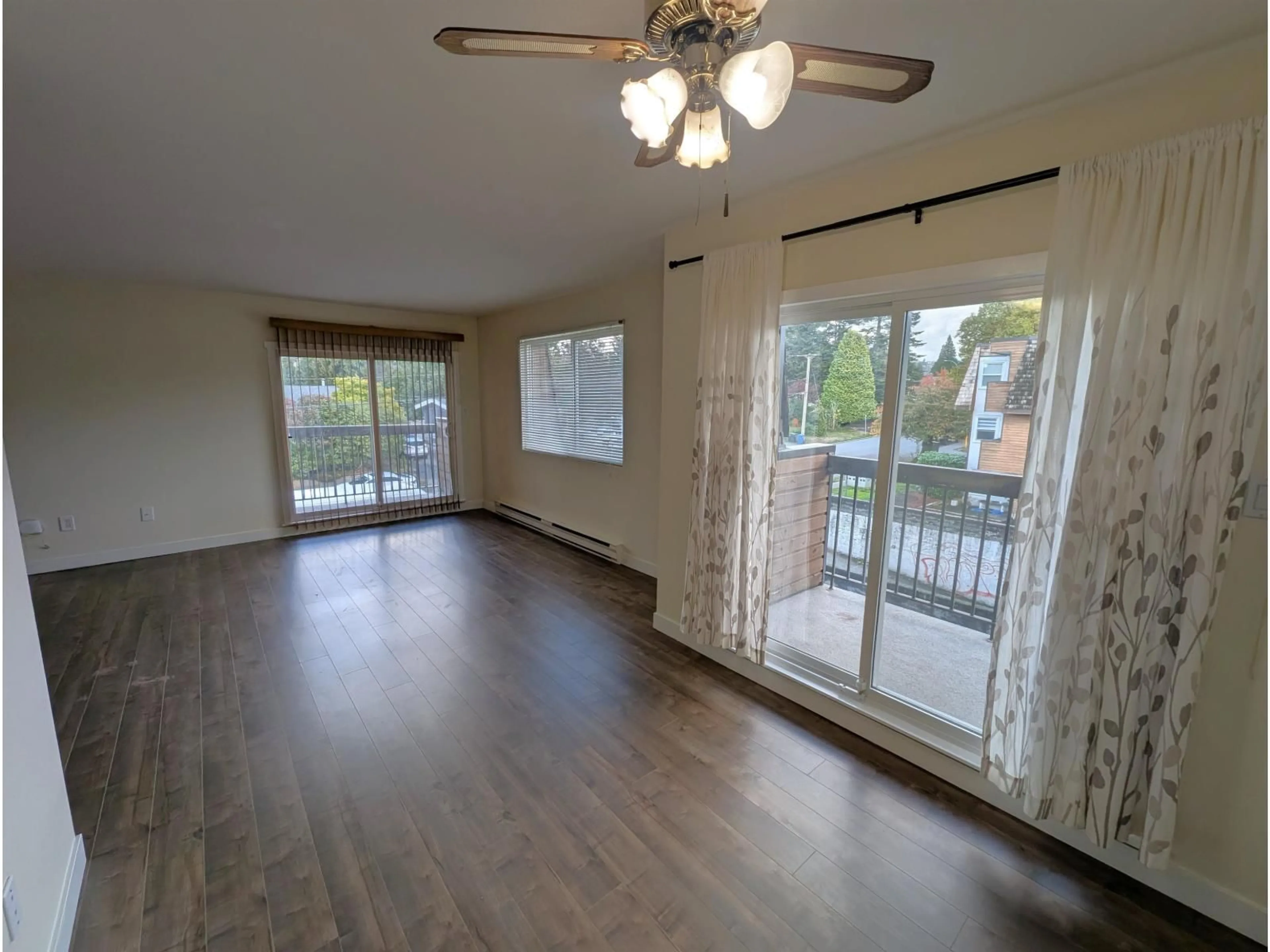 A pic of a room for 303 - 33850 FERN, Abbotsford British Columbia V2S6C3