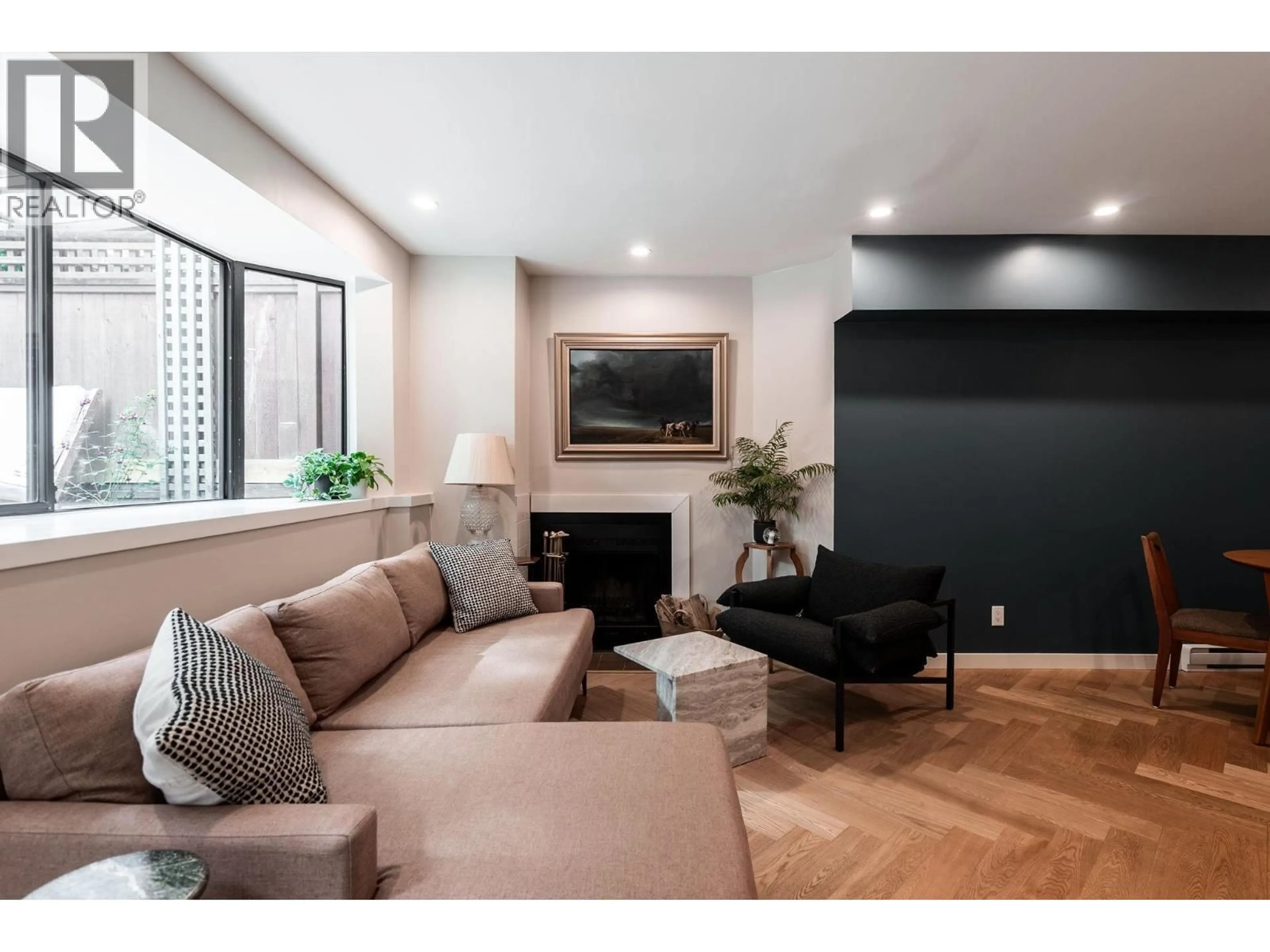 Living room with furniture, wood/laminate floor for 105 - 1922 7TH AVENUE, Vancouver British Columbia V6J1T1