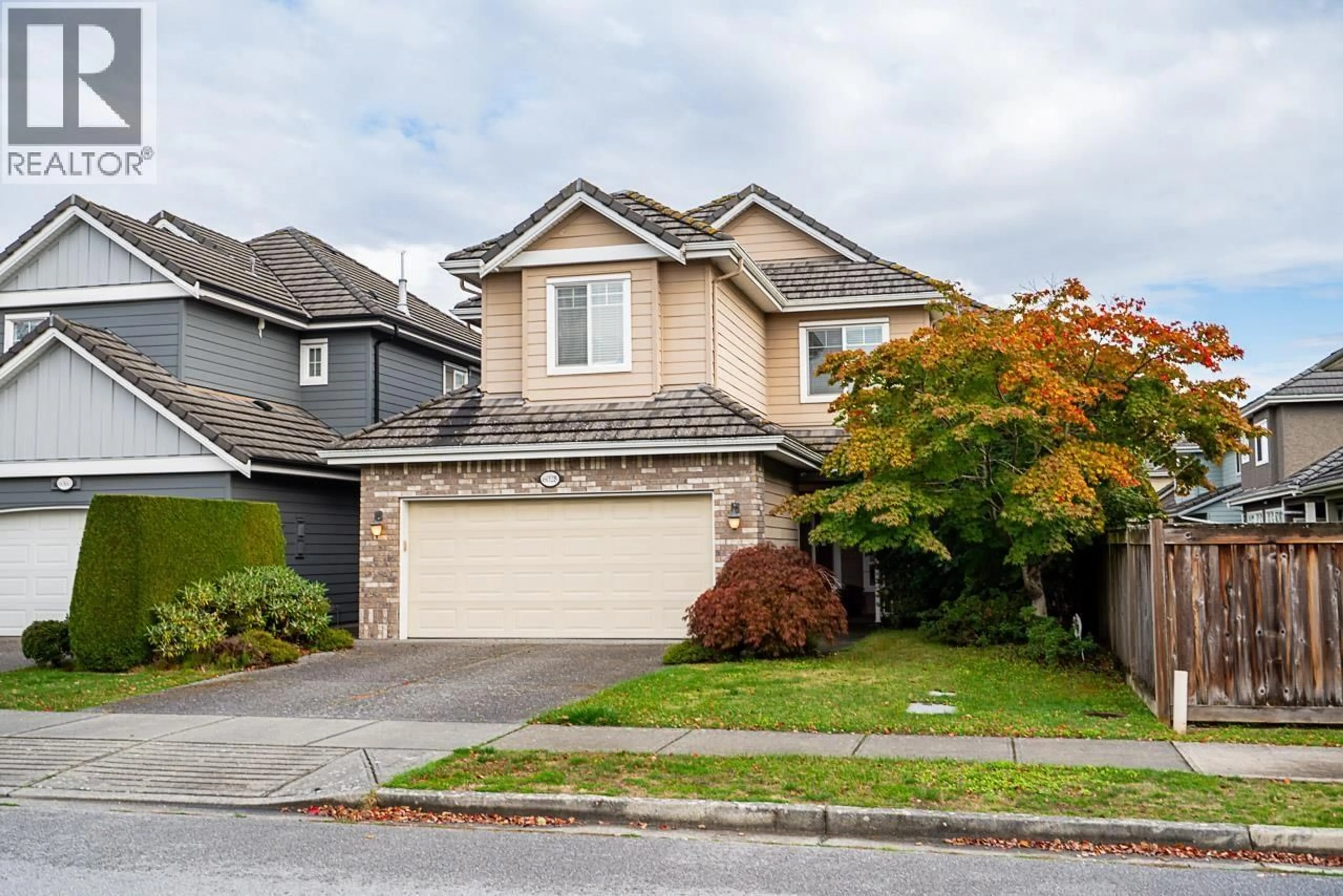 Home with vinyl exterior material, street for 6028 DUNSMUIR CRESCENT, Richmond British Columbia V7C5V7