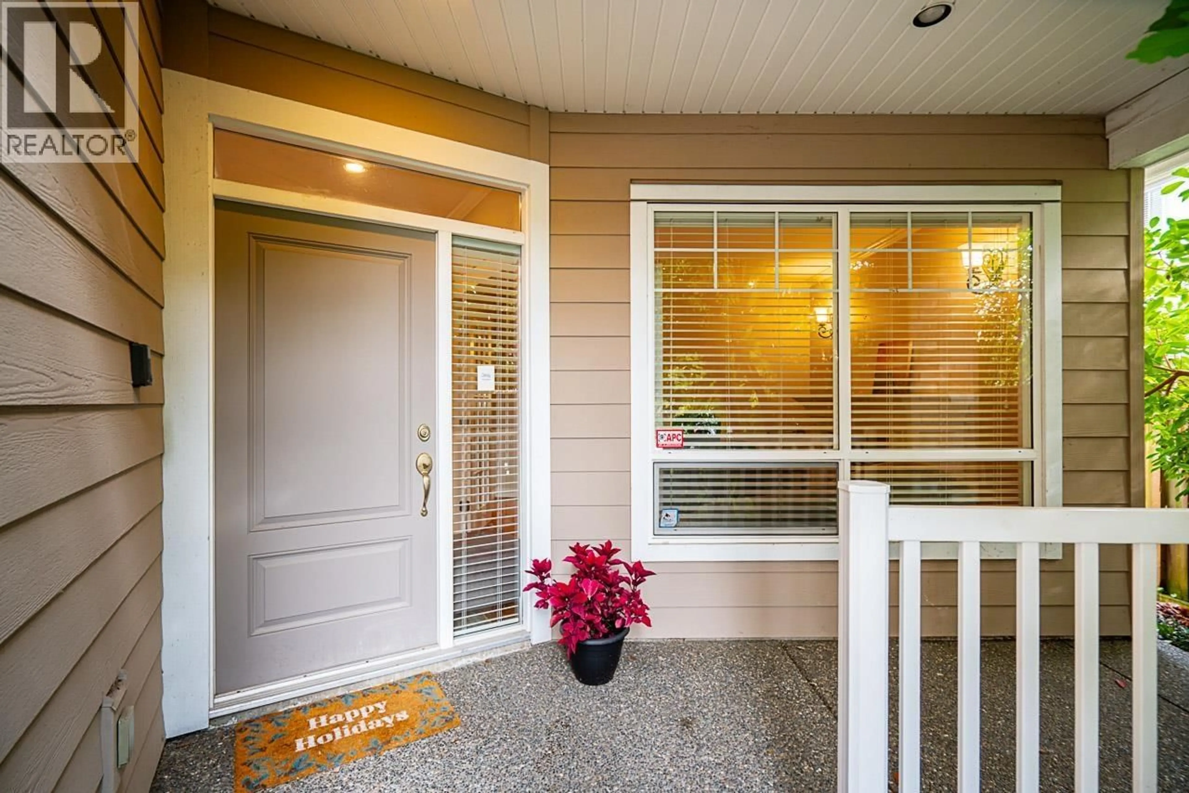 Indoor entryway for 6028 DUNSMUIR CRESCENT, Richmond British Columbia V7C5V7