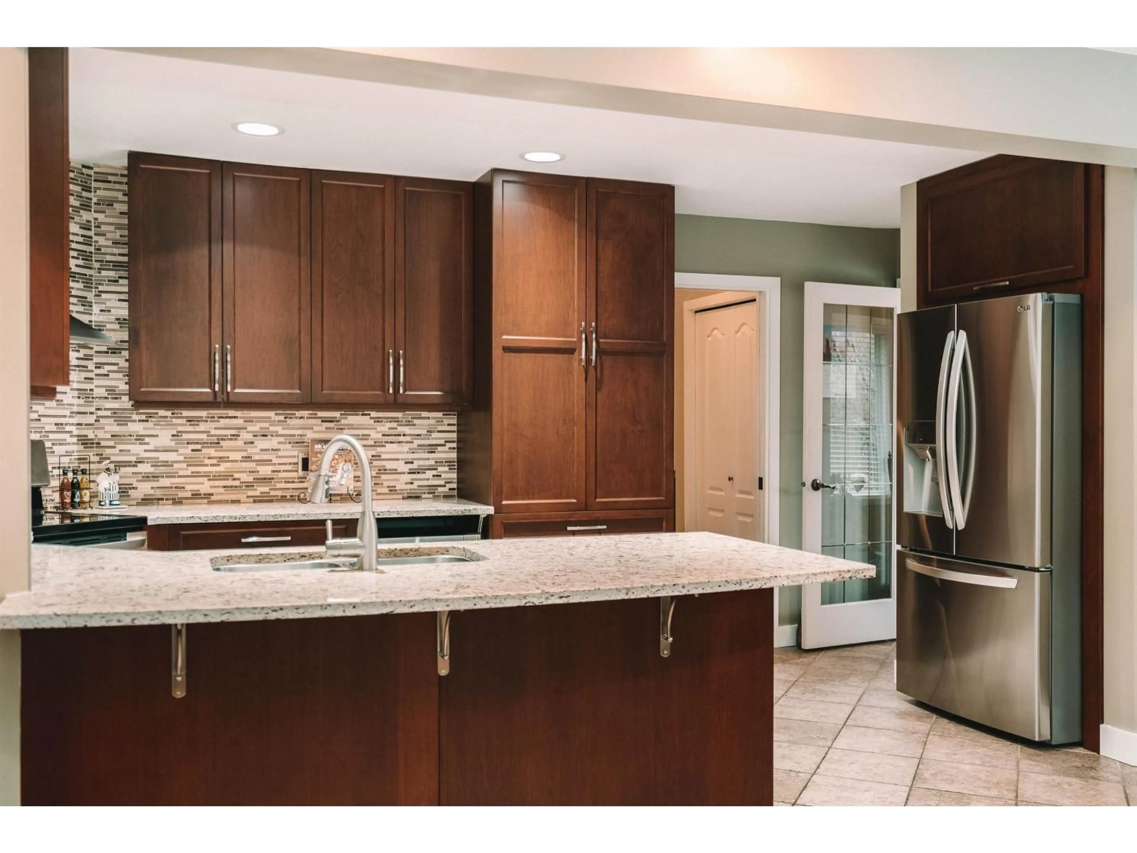 Open concept kitchen, ceramic/tile floor for 14832 83, Surrey British Columbia V3S7S1