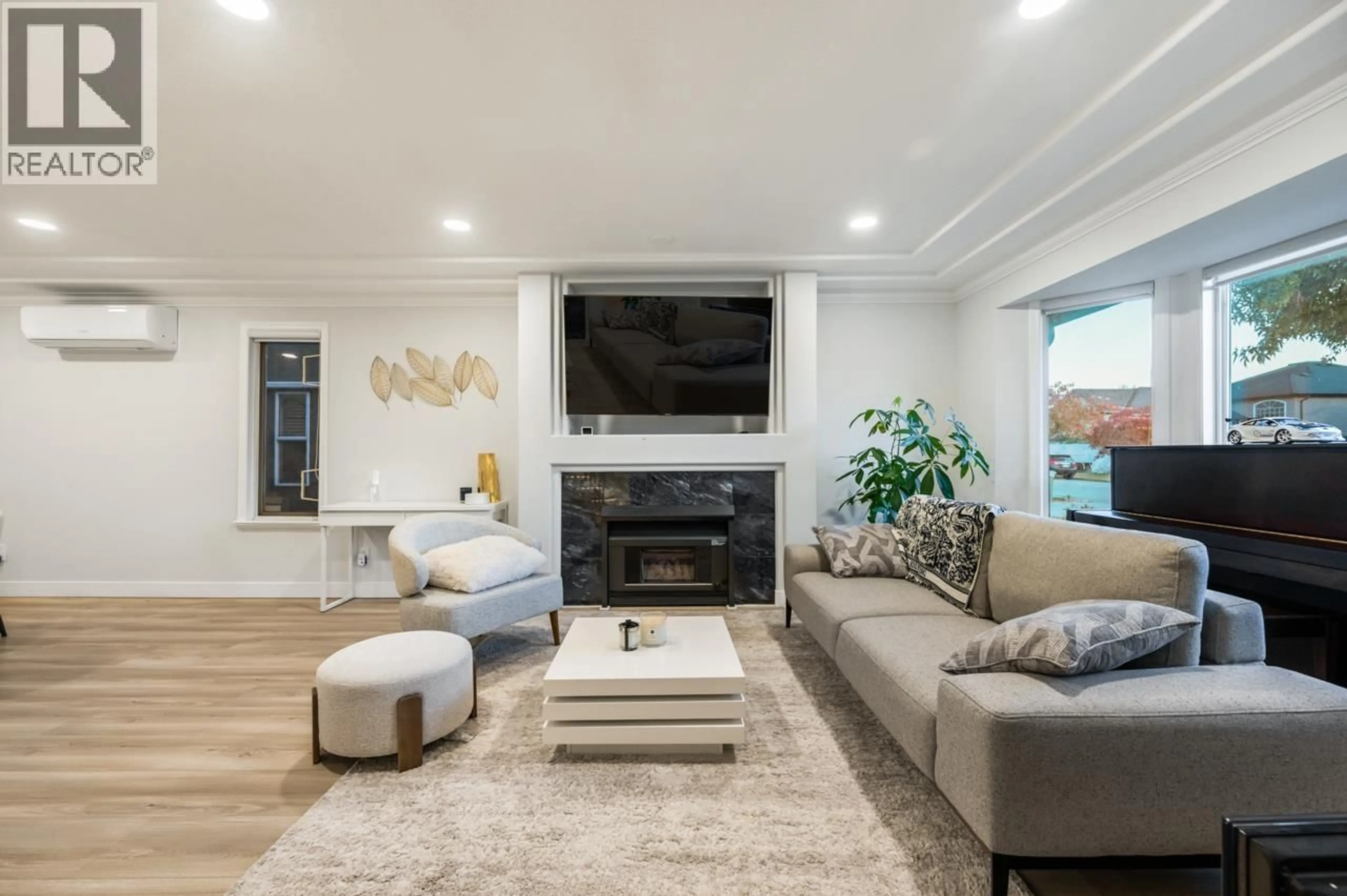 Living room with furniture, unknown for 22531 MCCLINTON AVENUE, Richmond British Columbia V6V2P8