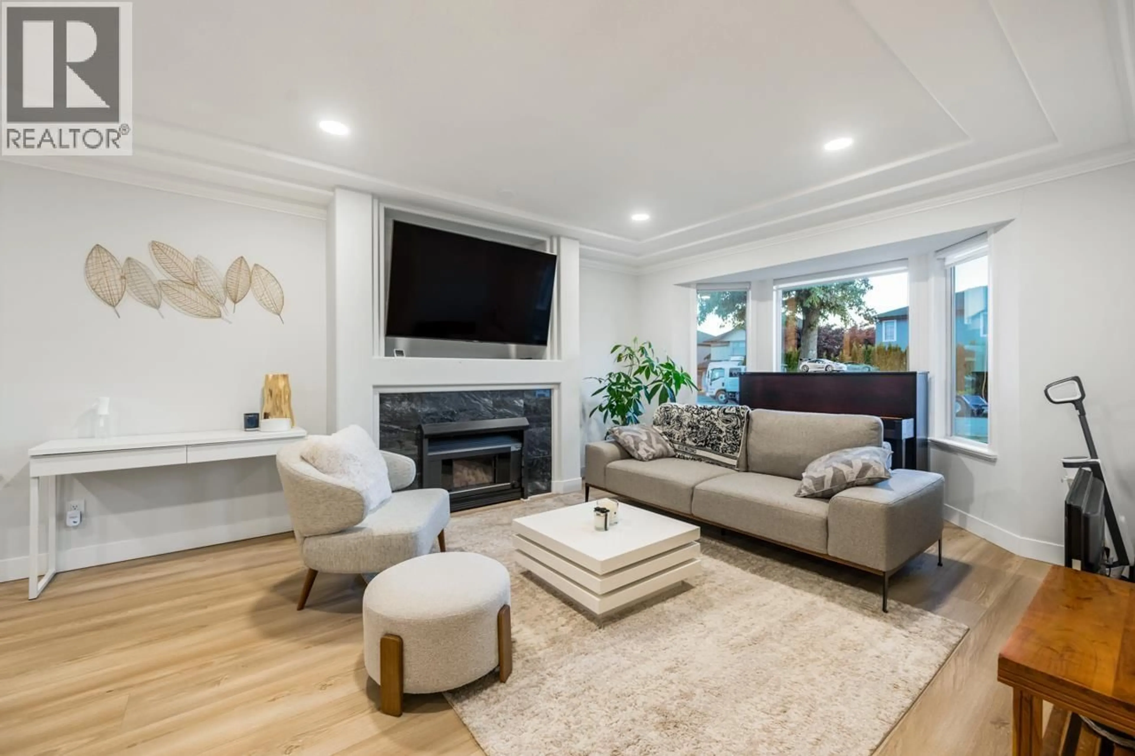 Living room with furniture, unknown for 22531 MCCLINTON AVENUE, Richmond British Columbia V6V2P8